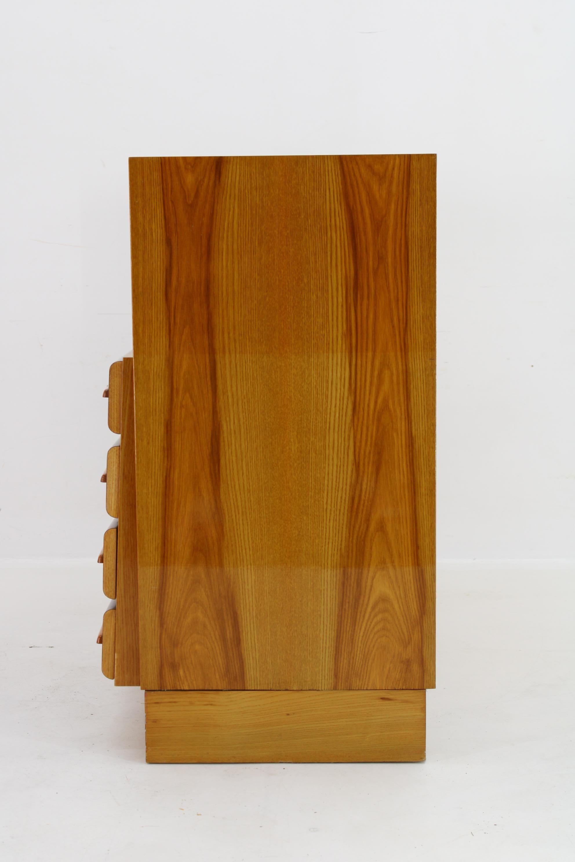 Mid-Century moderno Armadio/cassettiera in legno degli anni '60, Cecoslovacchia in vendita