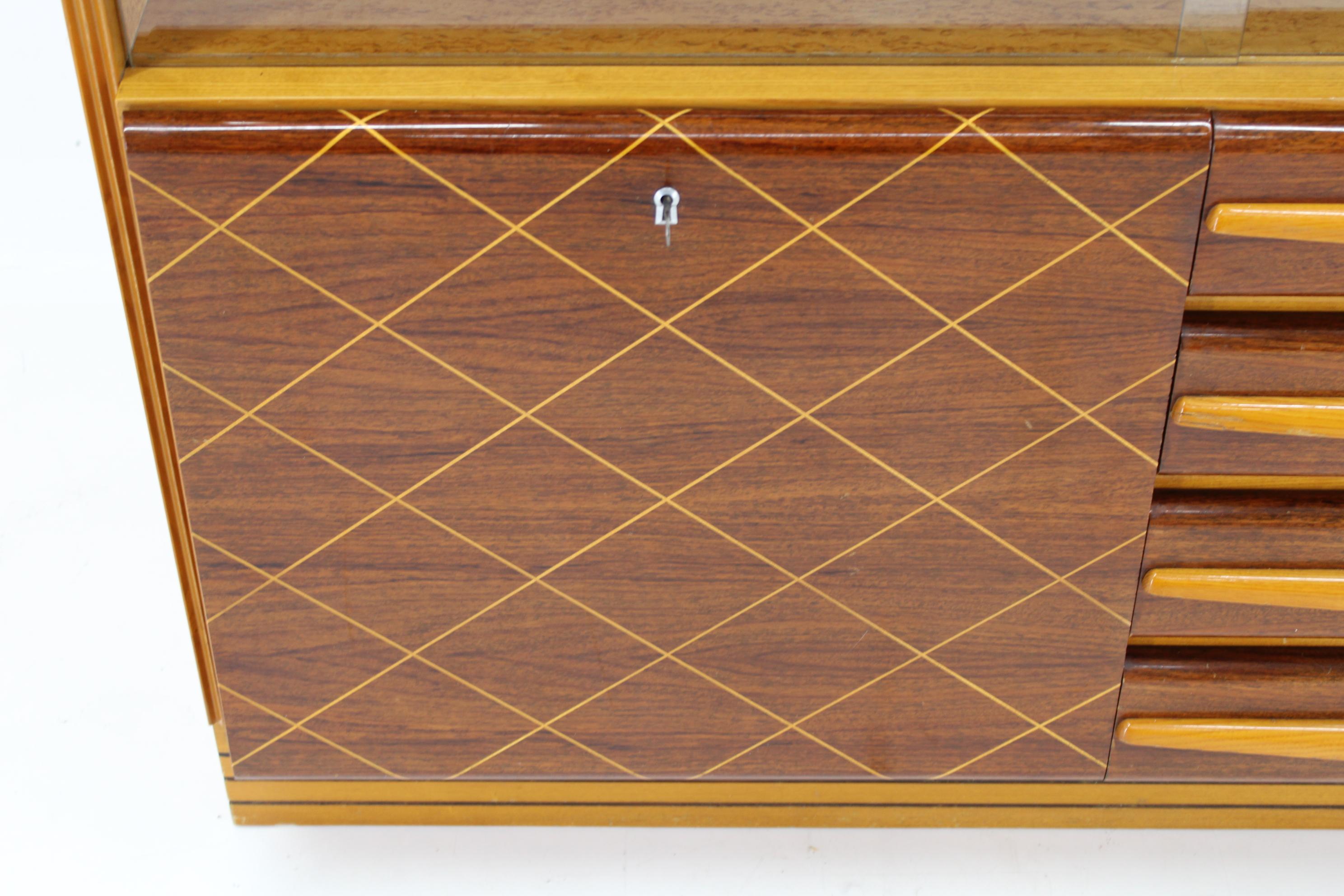 Legno Armadio/cassettiera in legno degli anni '60, Cecoslovacchia in vendita