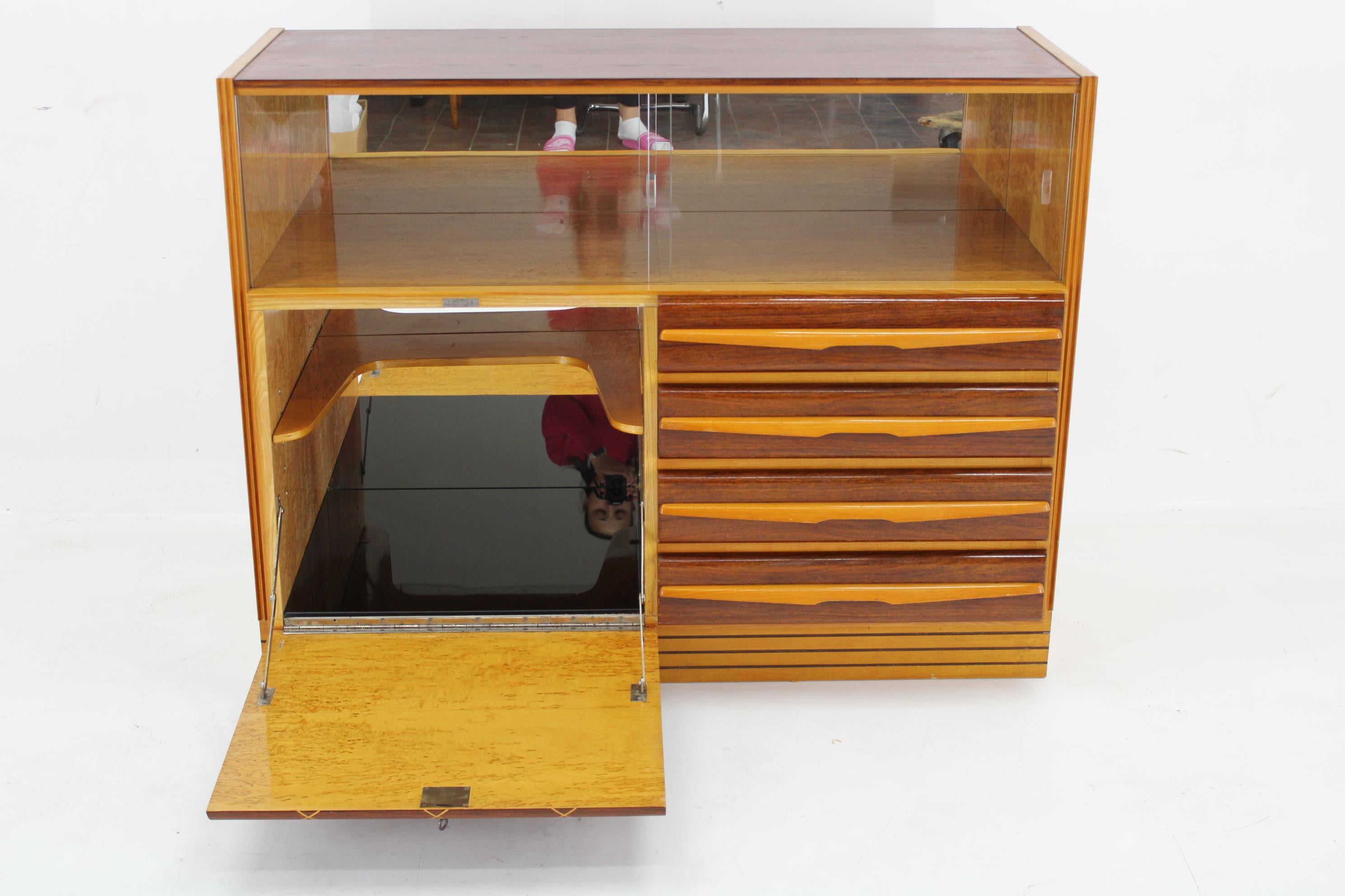 Armadio/cassettiera in legno degli anni '60, Cecoslovacchia in vendita 2