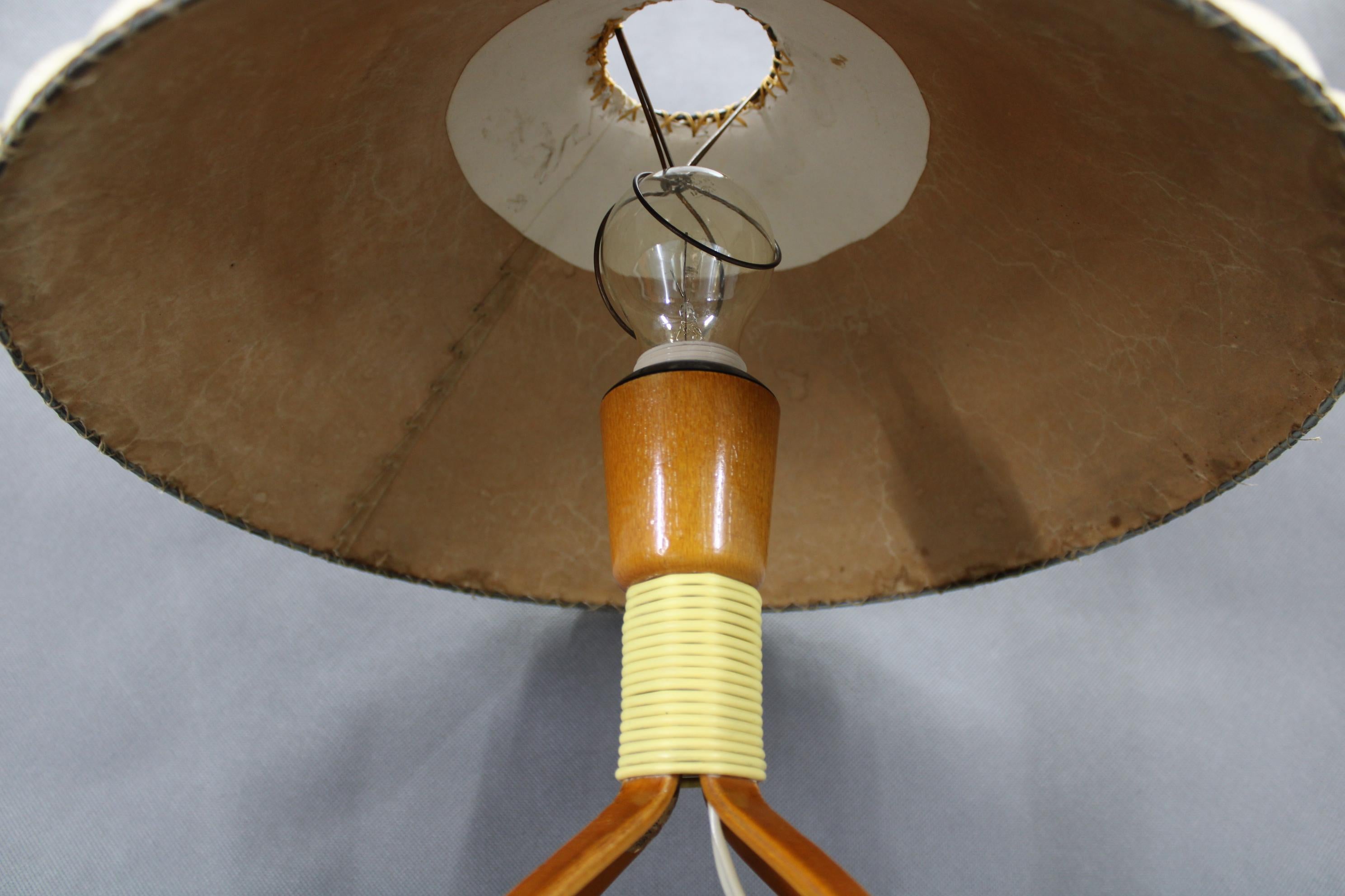 1960s Wooden Table Lamp, Czechoslovakia In condizioni buone in vendita a Praha, CZ