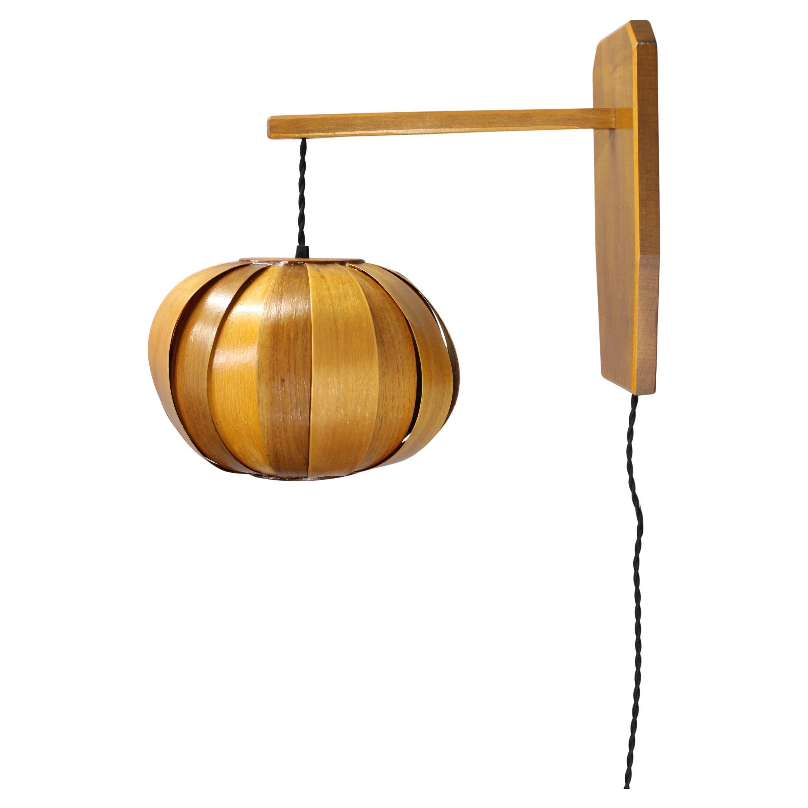 Lampe murale en bois, Tchécoslovaquie, années 1960