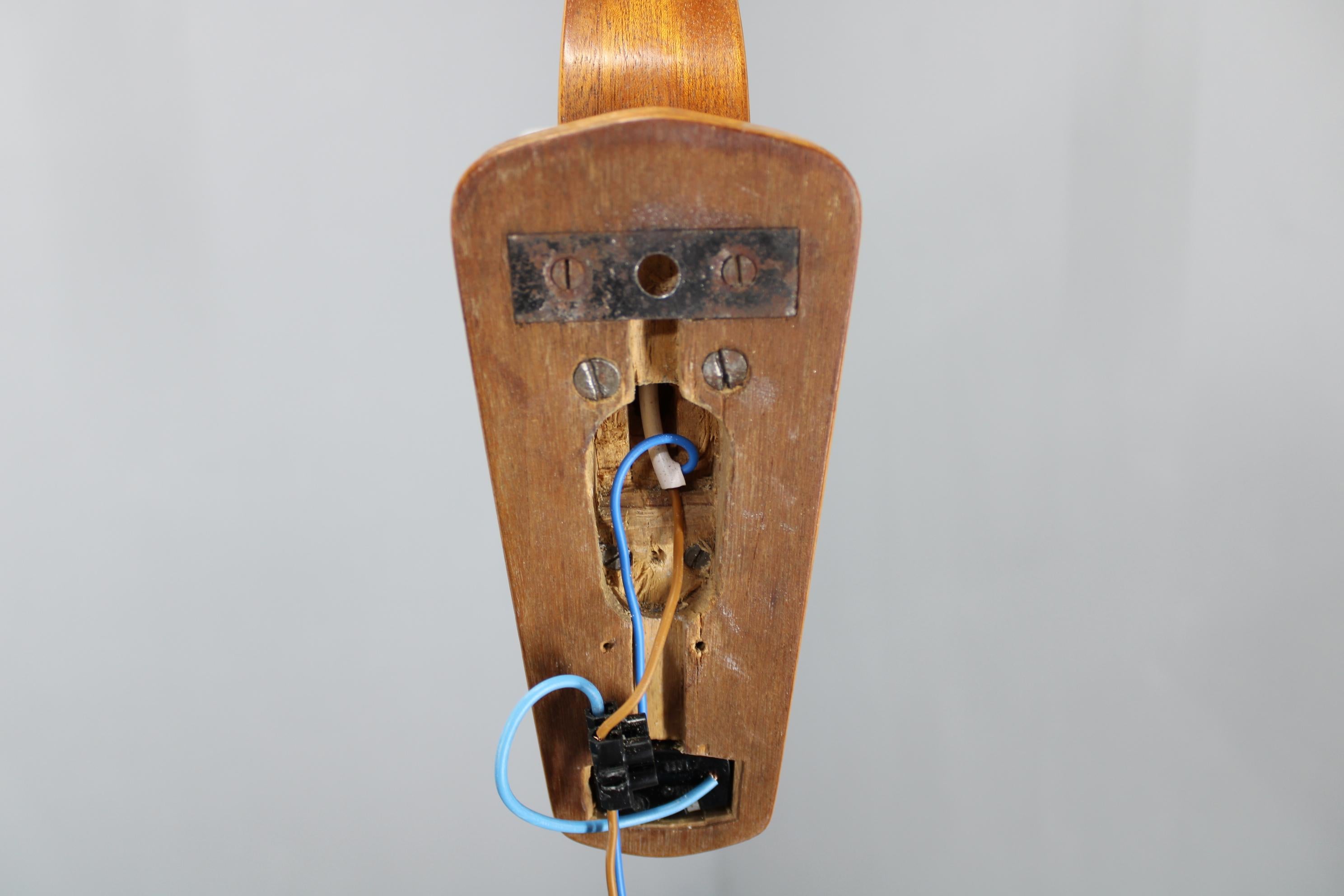 Lampe murale en bois avec abat-jour en verre, Tchécoslovaquie, années 1960 en vente 5