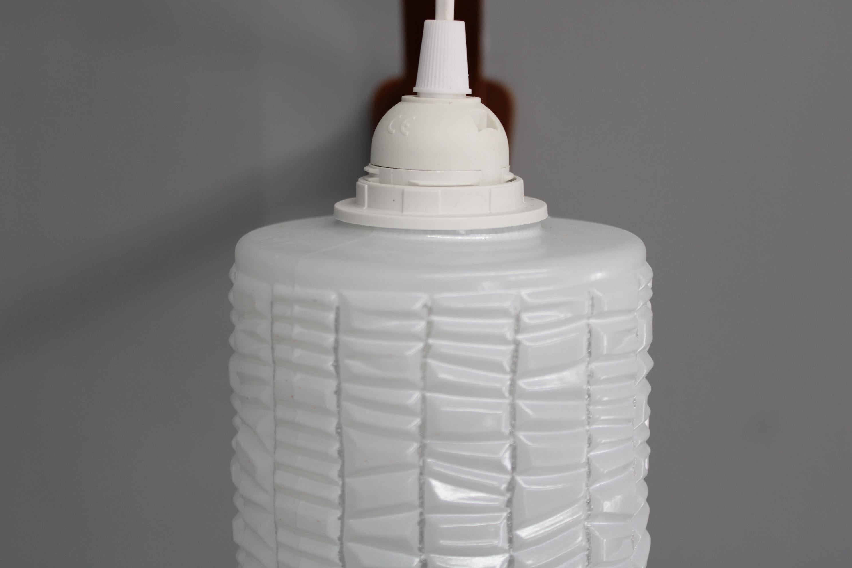 Bois Lampe murale en bois avec abat-jour en verre, Tchécoslovaquie, années 1960 en vente
