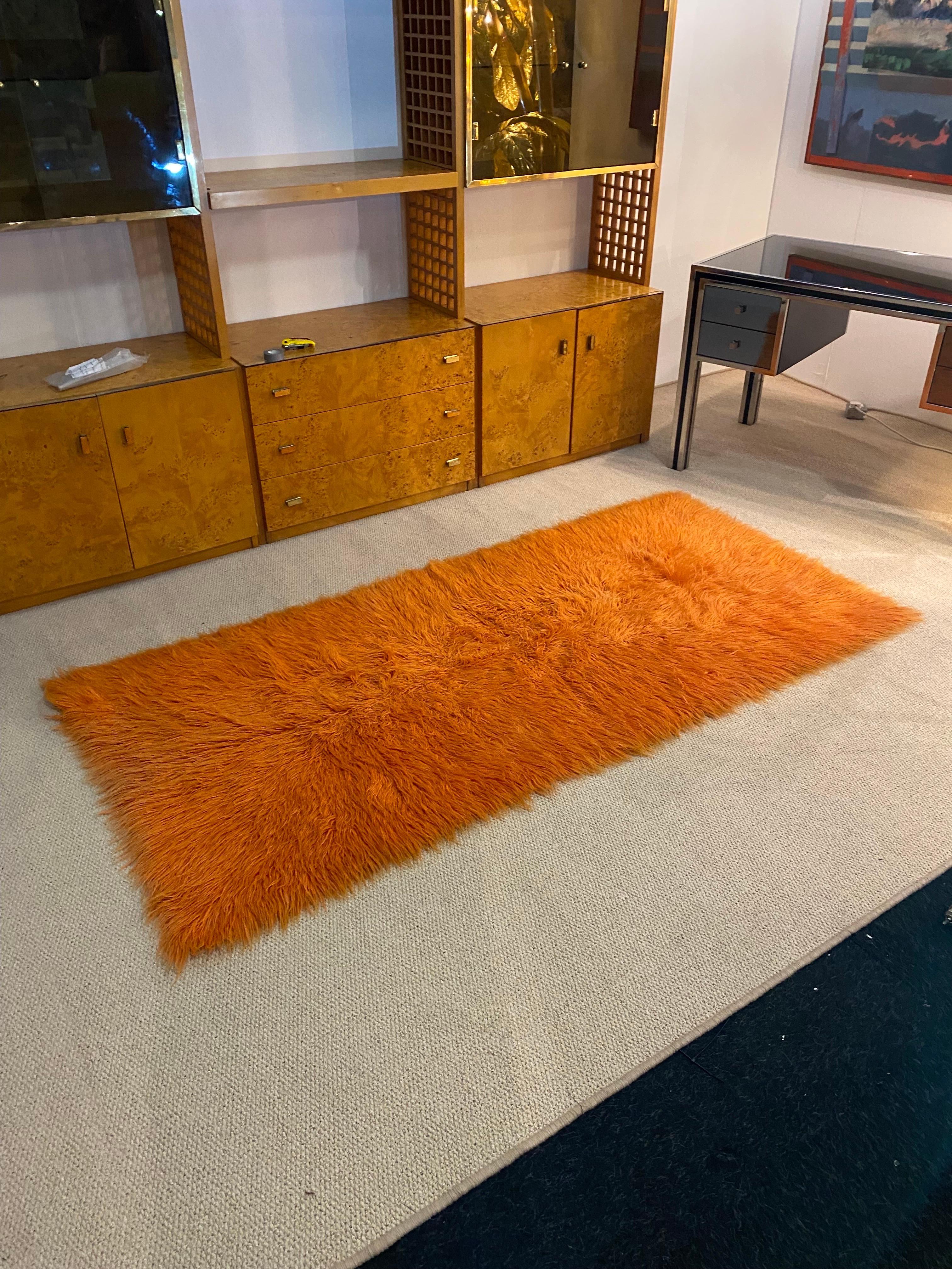 1960er Wolle Handwoven Orange Rug Vintage Retro Folk Art Carpet Throw 1950s Kinder (Moderne der Mitte des Jahrhunderts) im Angebot