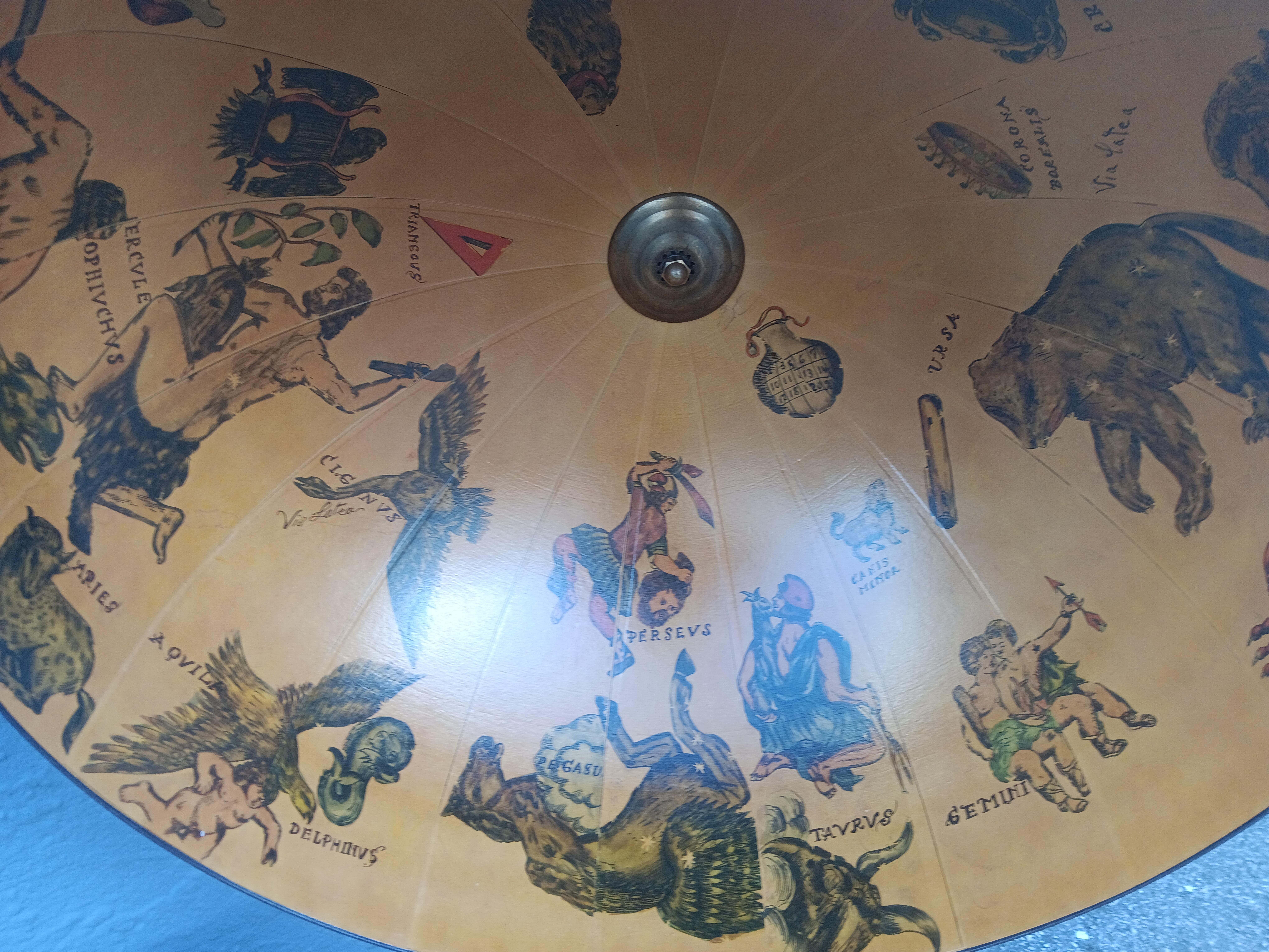 Milieu du XXe siècle Bar World Globe des années 1960 - Globe s'ouvre pour révéler son rangement en vente