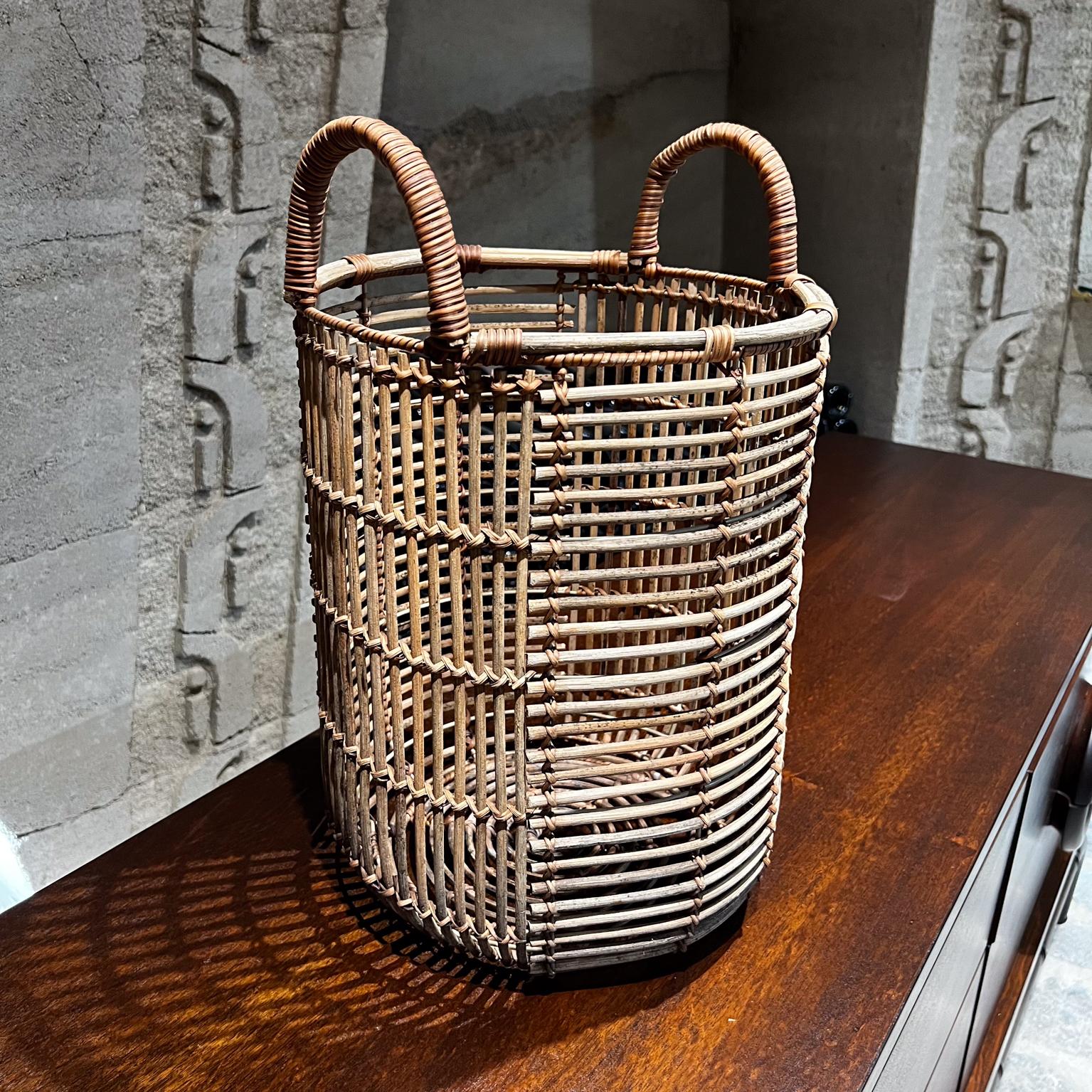 1960s Vintage Woven Basket Planter Catch-All Carry Handle
18.25 to top of handle, top of basket 15 tall, outside diameter 11.75 inside diameter 11 inches.
Unrestored original preowned vintage condition. Wear visible.
Review all images.