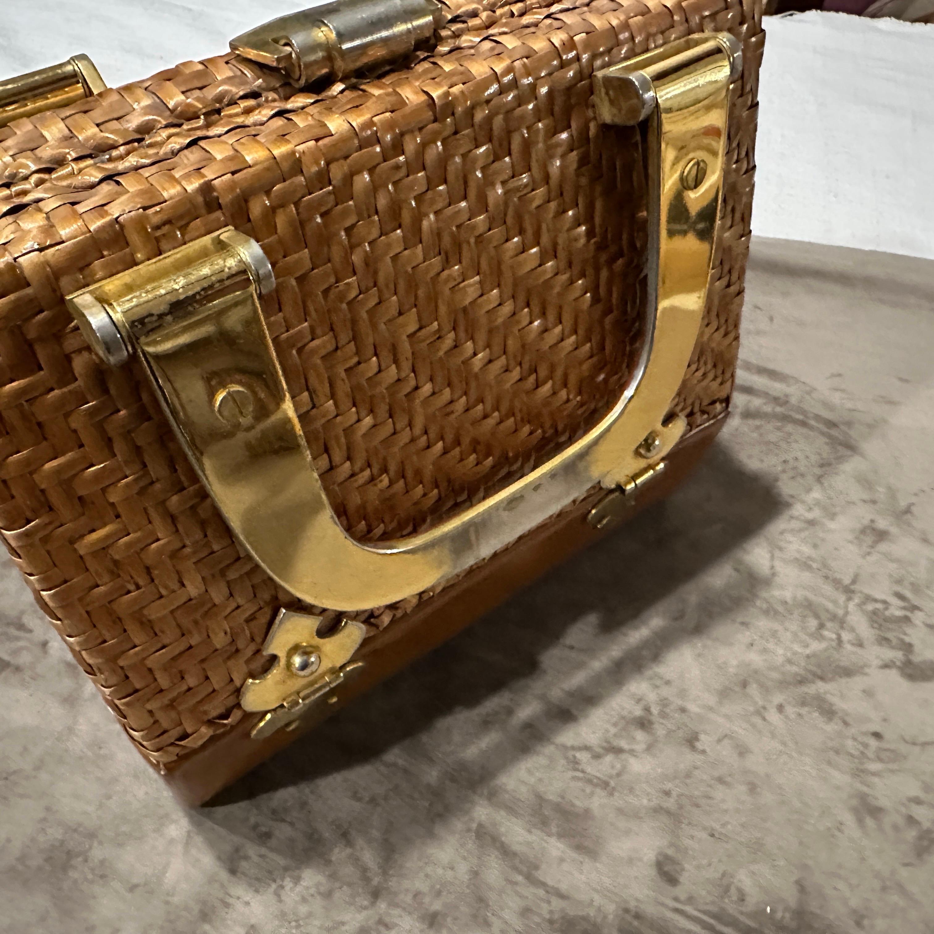 1960er Jahre Tasche mit geflochtenem Weidenleder und Messinggriff von Rodo im Angebot 8