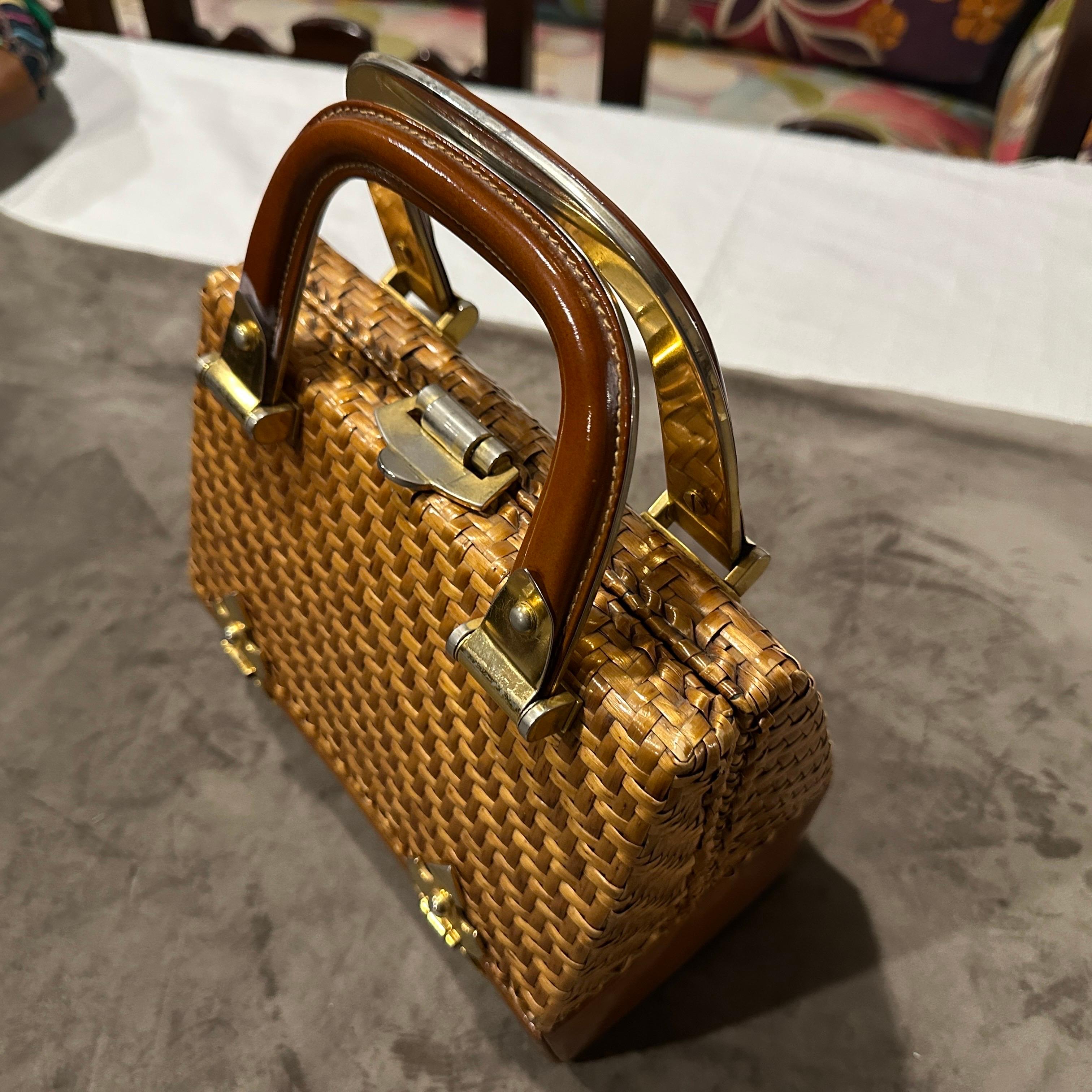 1960er Jahre Tasche mit geflochtenem Weidenleder und Messinggriff von Rodo Damen im Angebot