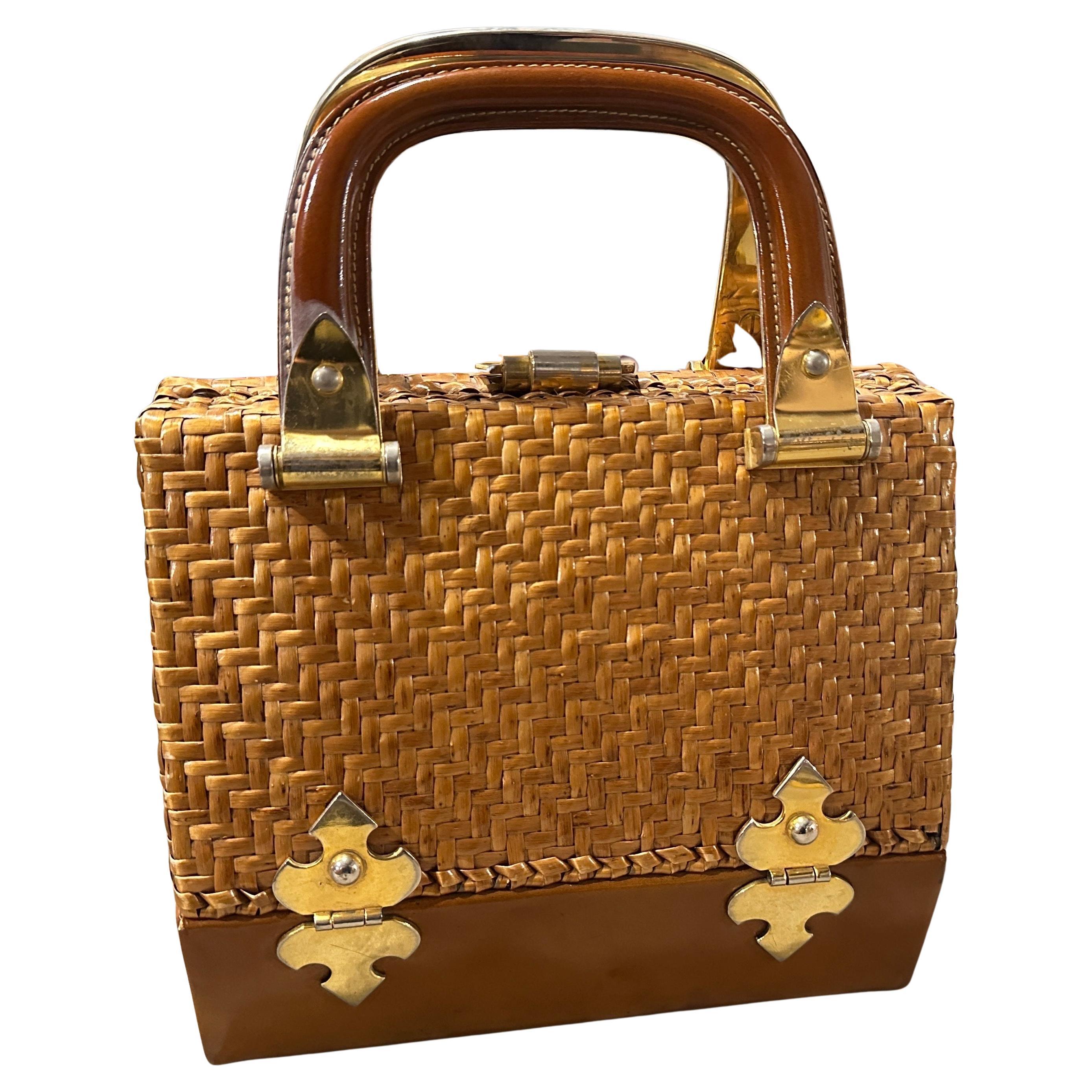 1960er Jahre Tasche mit geflochtenem Weidenleder und Messinggriff von Rodo im Angebot