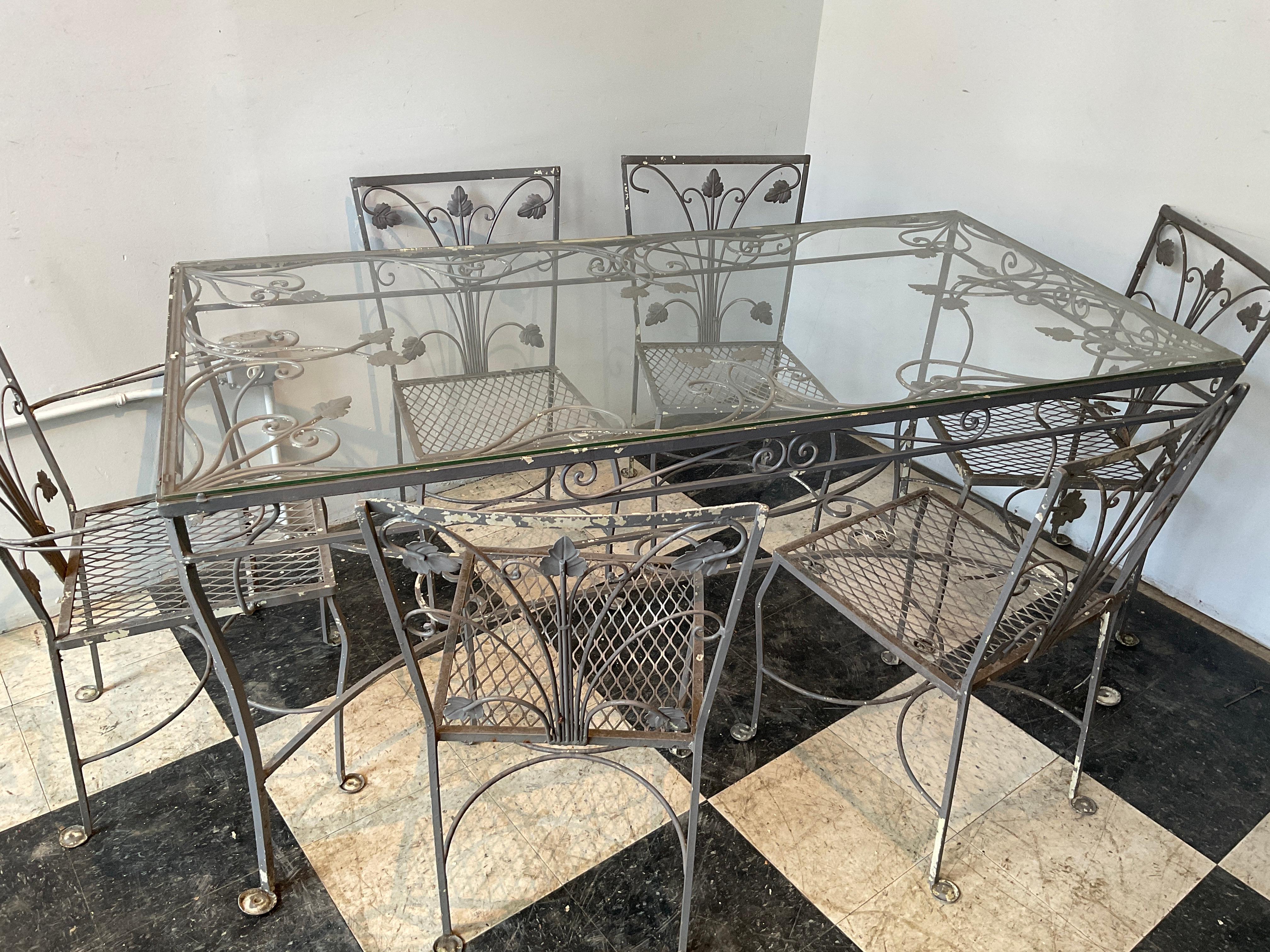 1960s wrought iron Salterini dining set with 6 chairs. Needs painting.