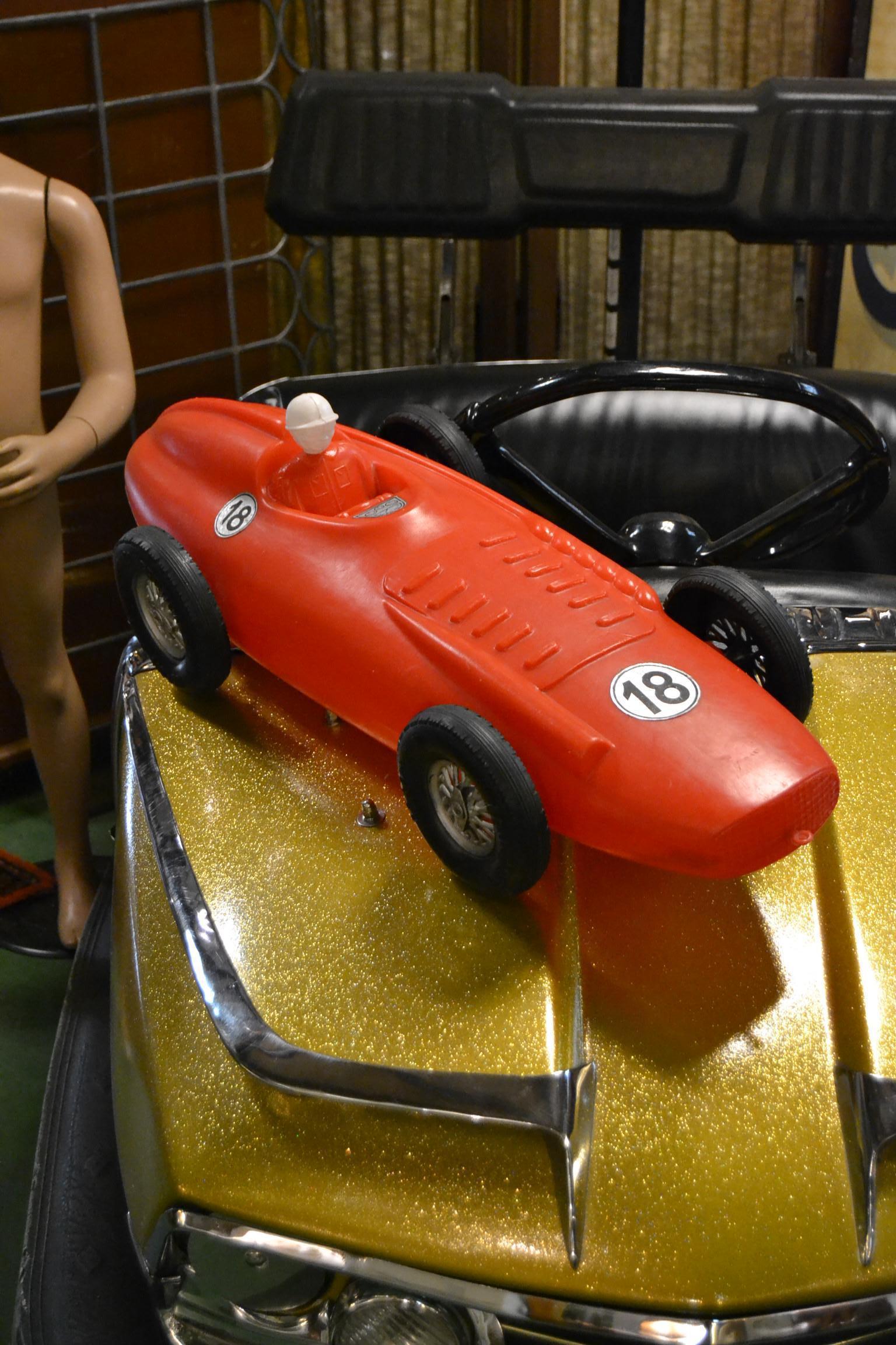 1960er Jahre Extra großes Rennauto Spielzeug mit Fahrer 11