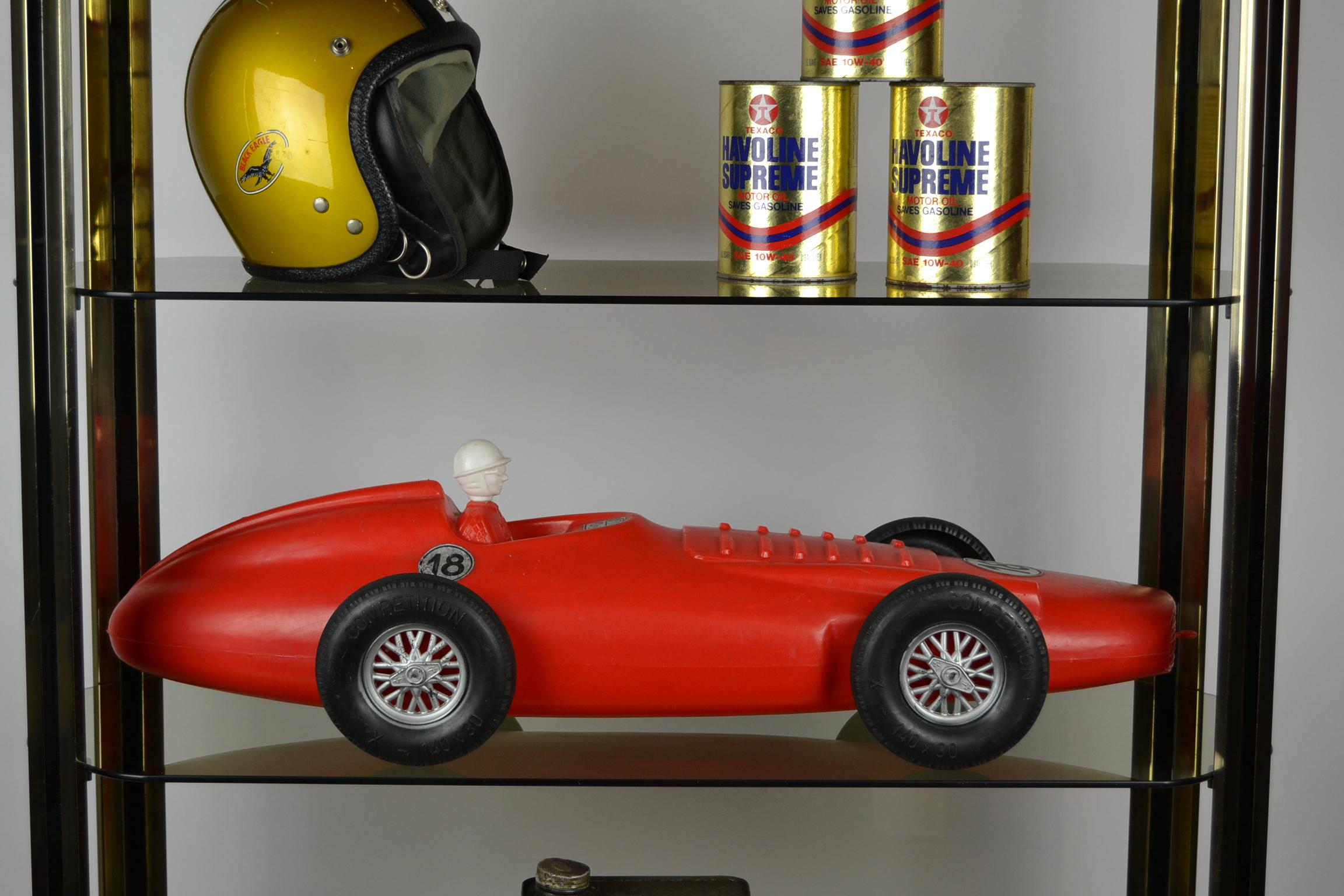 1960er Jahre Extra großes Rennauto Spielzeug mit Fahrer (Moderne der Mitte des Jahrhunderts)