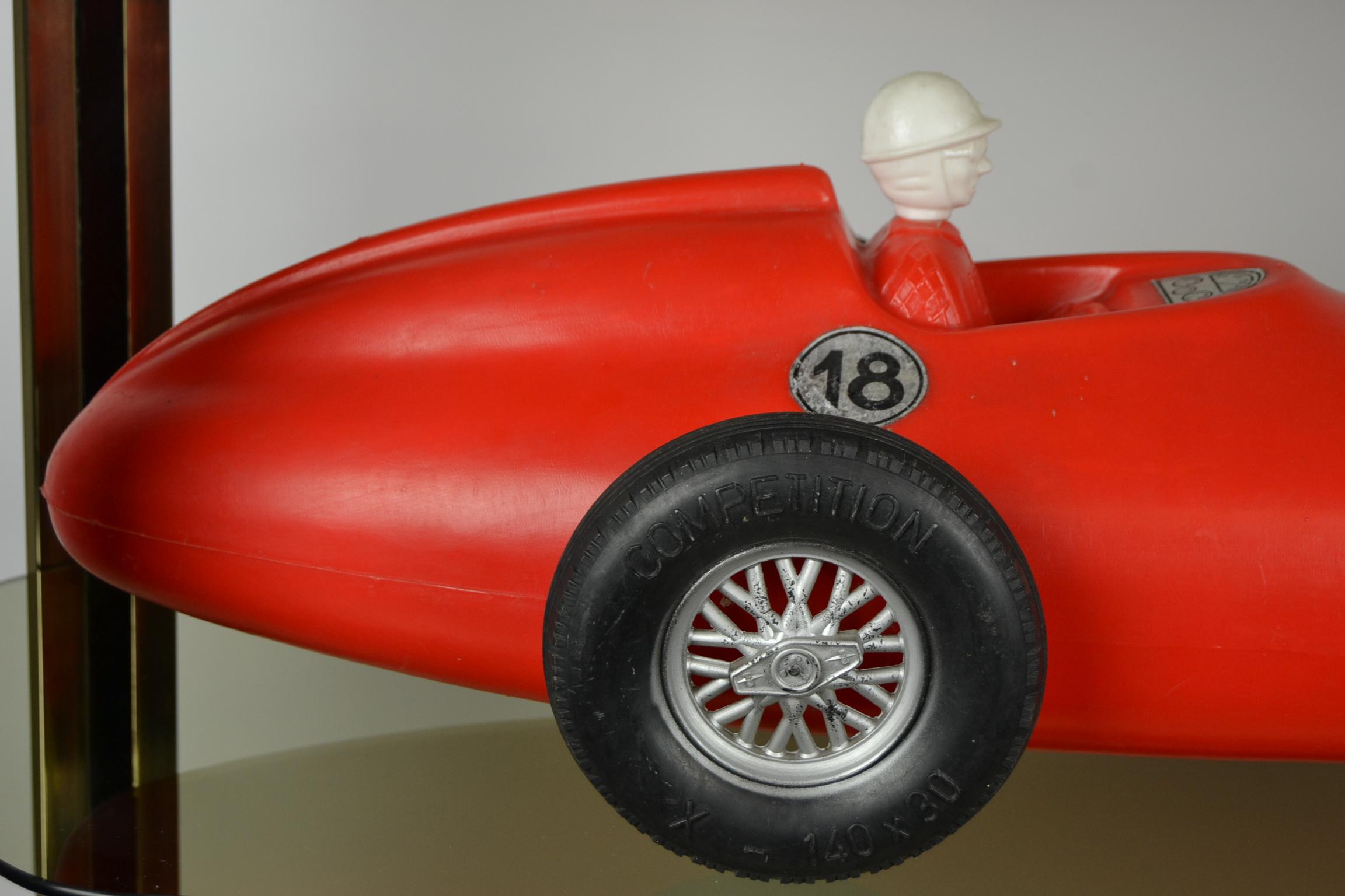 1960er Jahre Extra großes Rennauto Spielzeug mit Fahrer (Kunststoff)