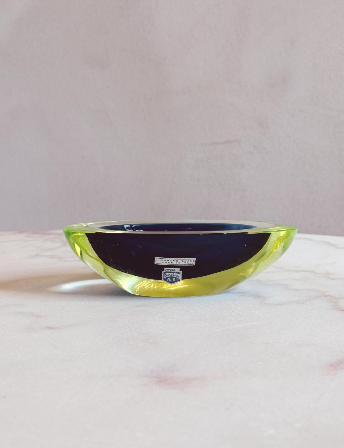 1960s Yellow and Blue Cenedese Oval Murano glass bowl In Good Condition For Sale In Florence, Tuscany