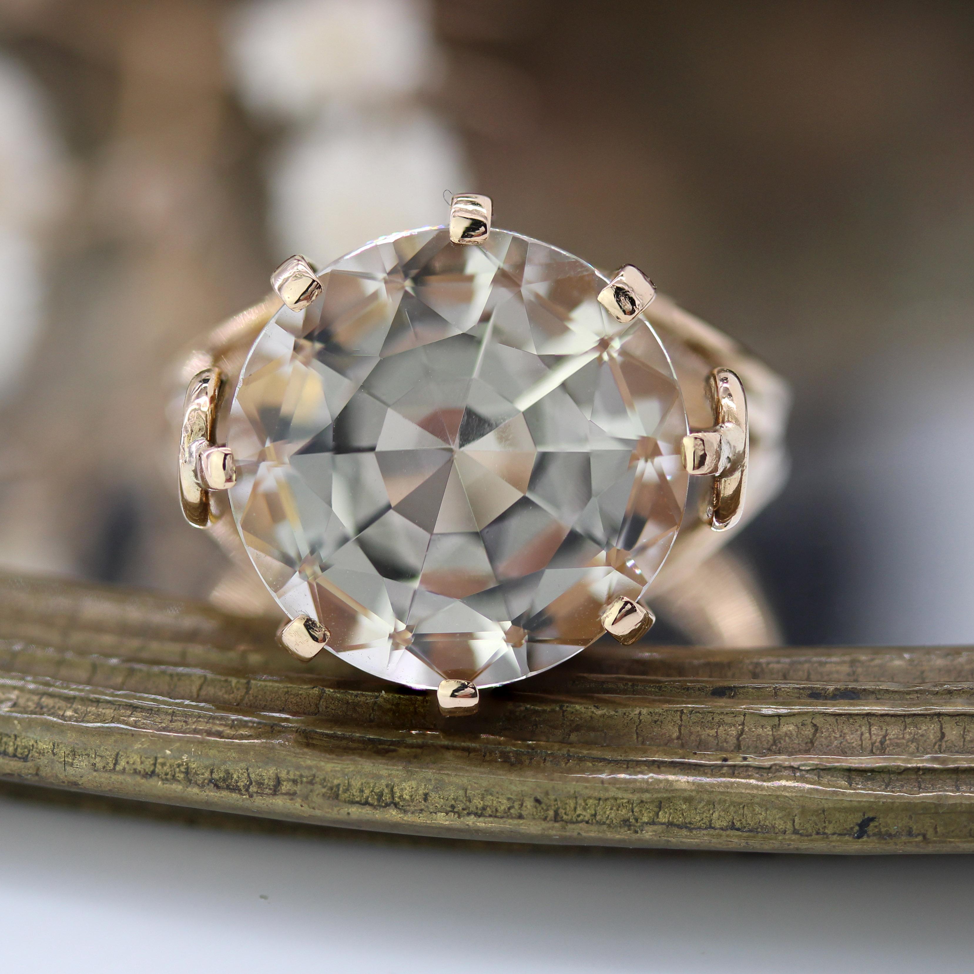 Rétro Béryl jaune des années 1960 Bague cocktail rétro en or jaune 18 carats en vente