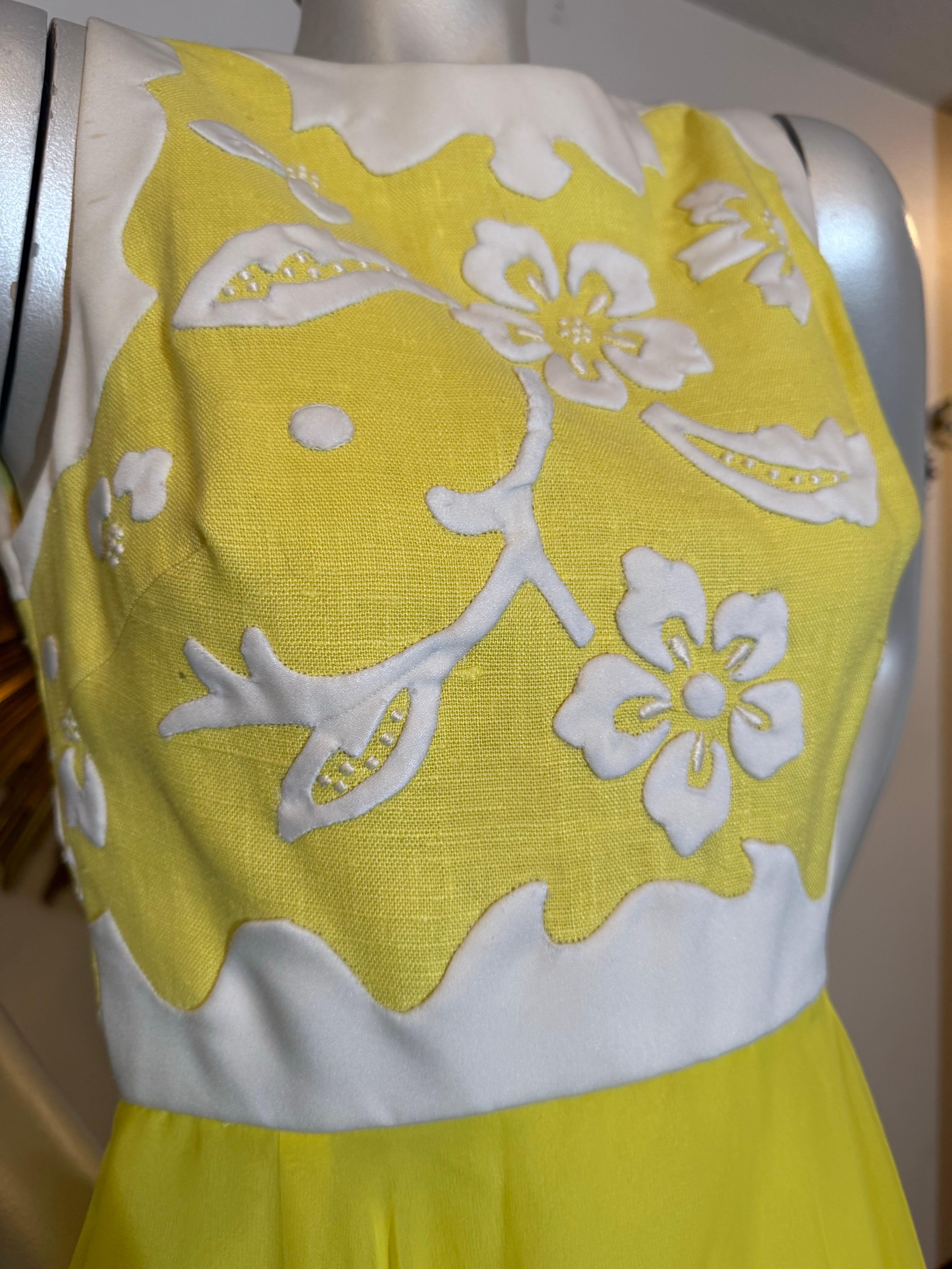 1960s Yellow Chiffon Maxi Dress w White Floral Patterned Bodice in Matelessé en vente 8