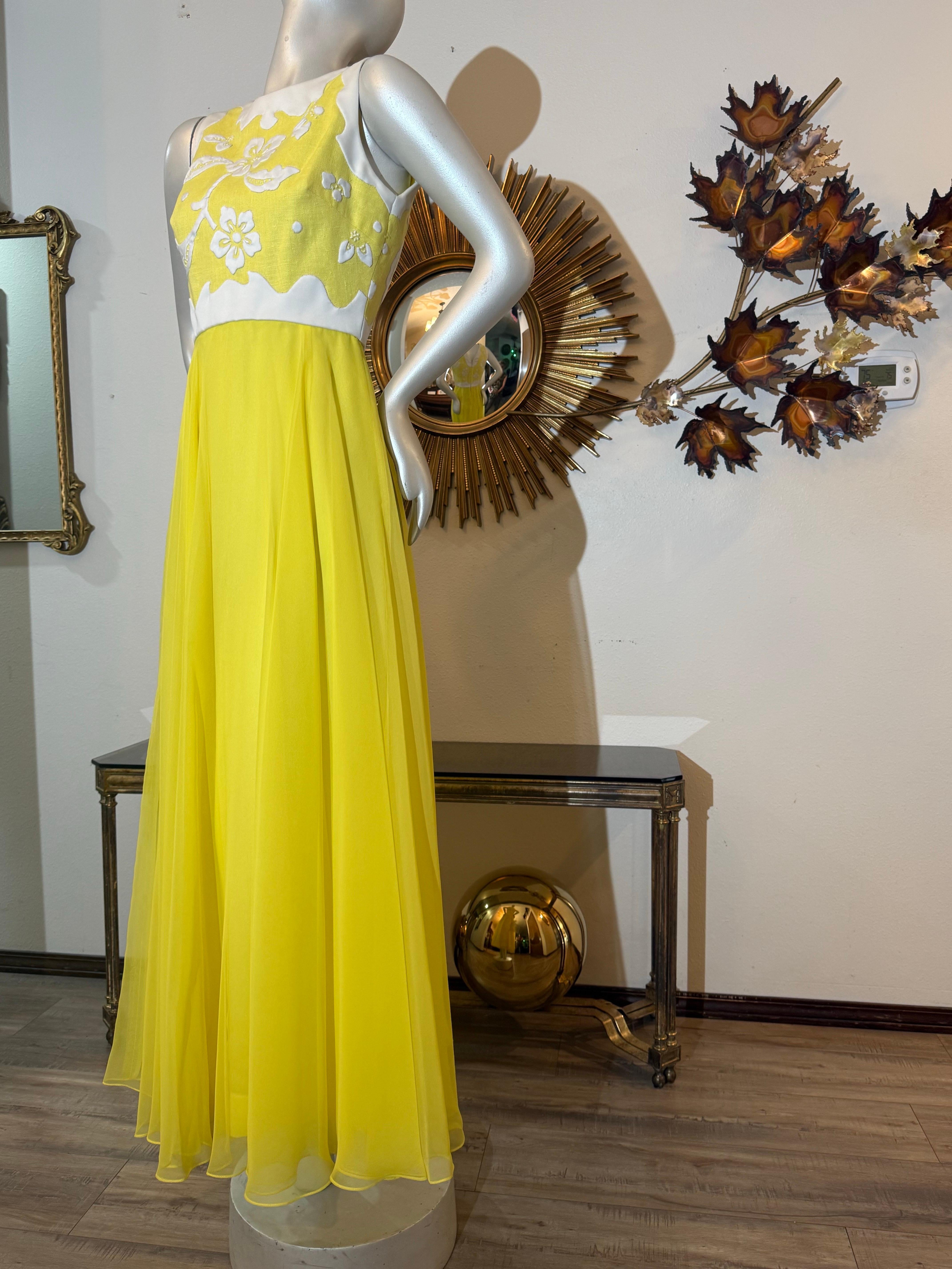 1960s Yellow Chiffon Maxi Dress w White Floral Patterned Bodice in Matelessé en vente 10