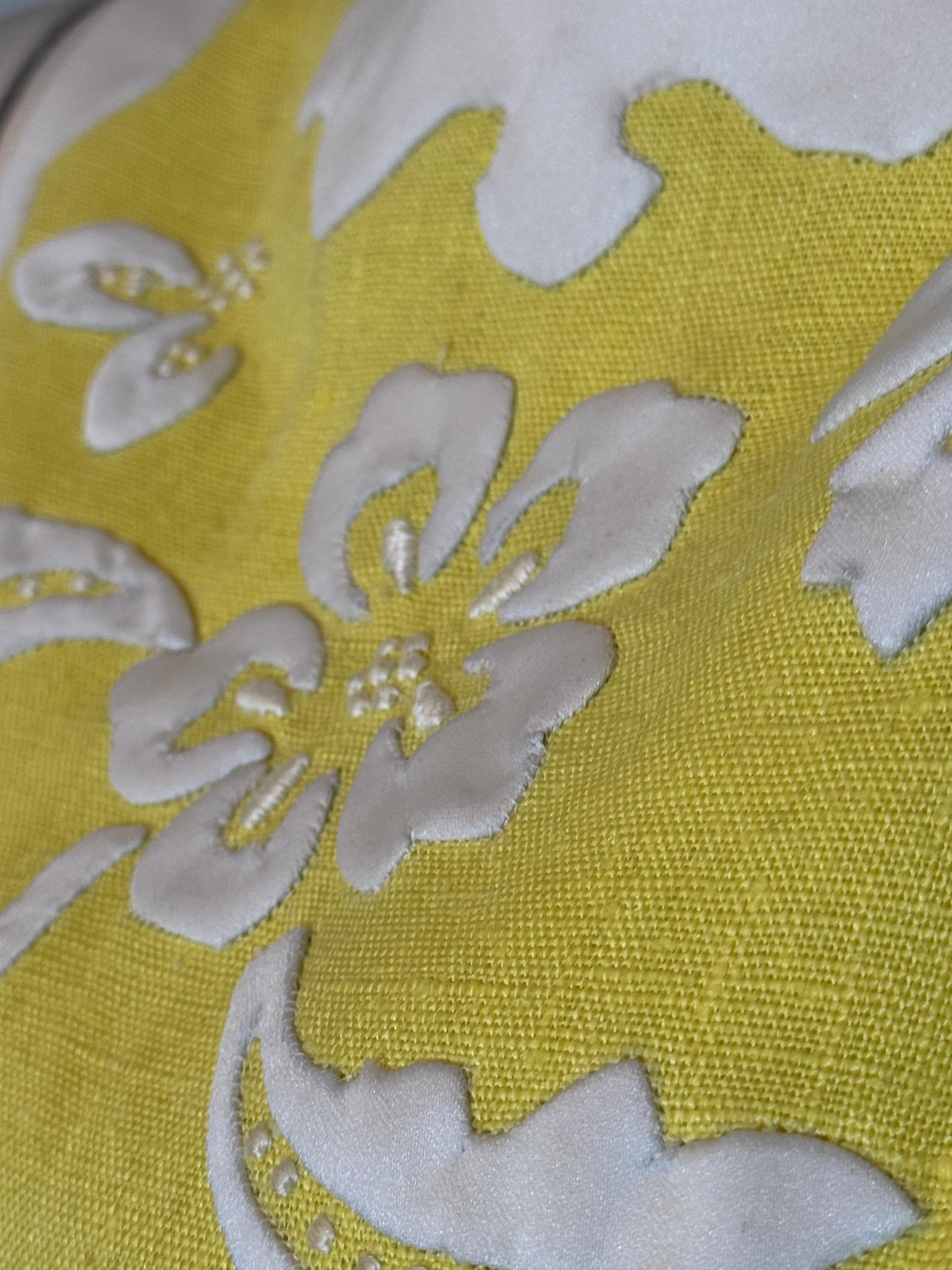 1960s Yellow Chiffon Maxi Dress w White Floral Patterned Bodice in Matelessé en vente 11