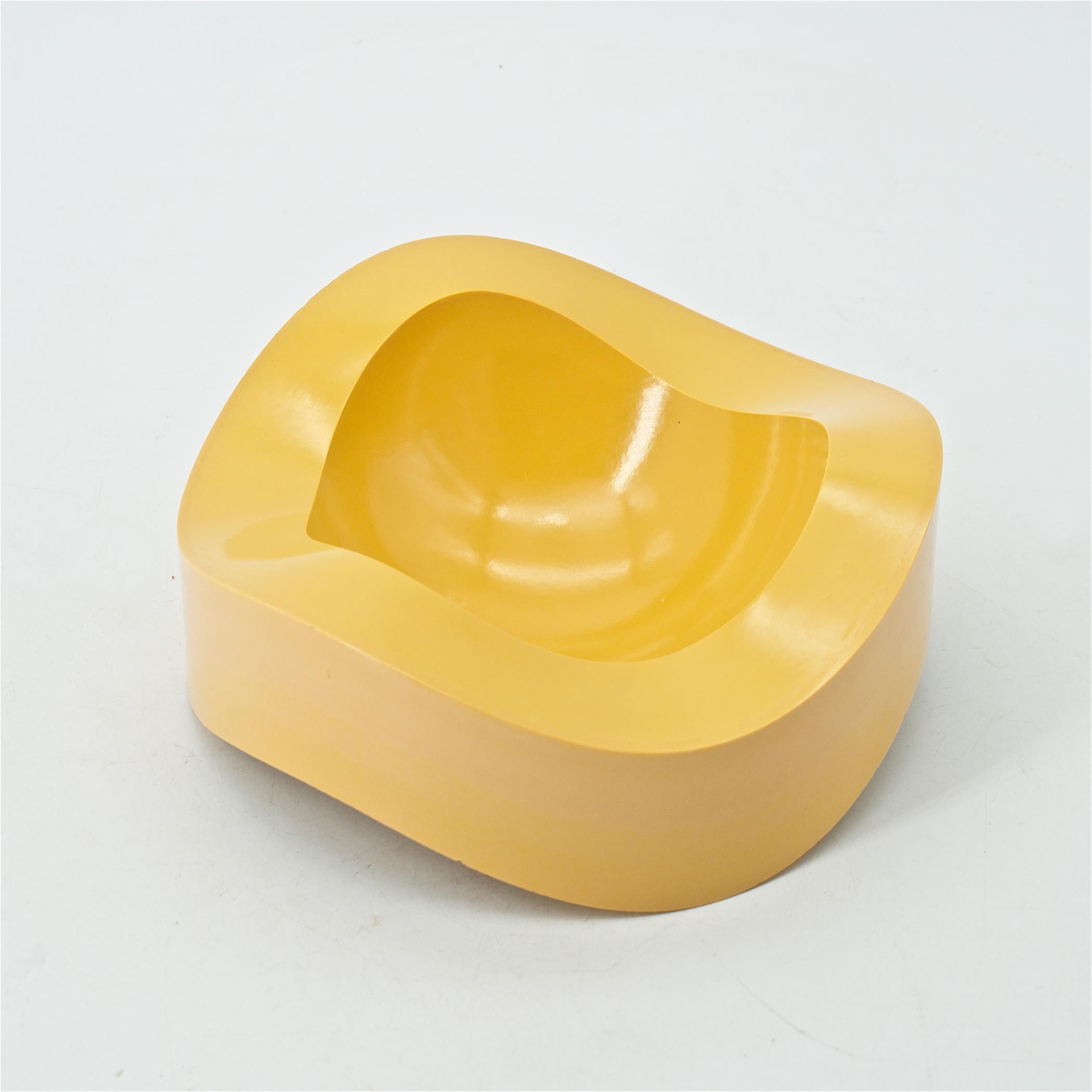 Mid-Century Modern 1960s Yellow German Pop Art Undulating Tripod Key Candy Dish Table Sculpture