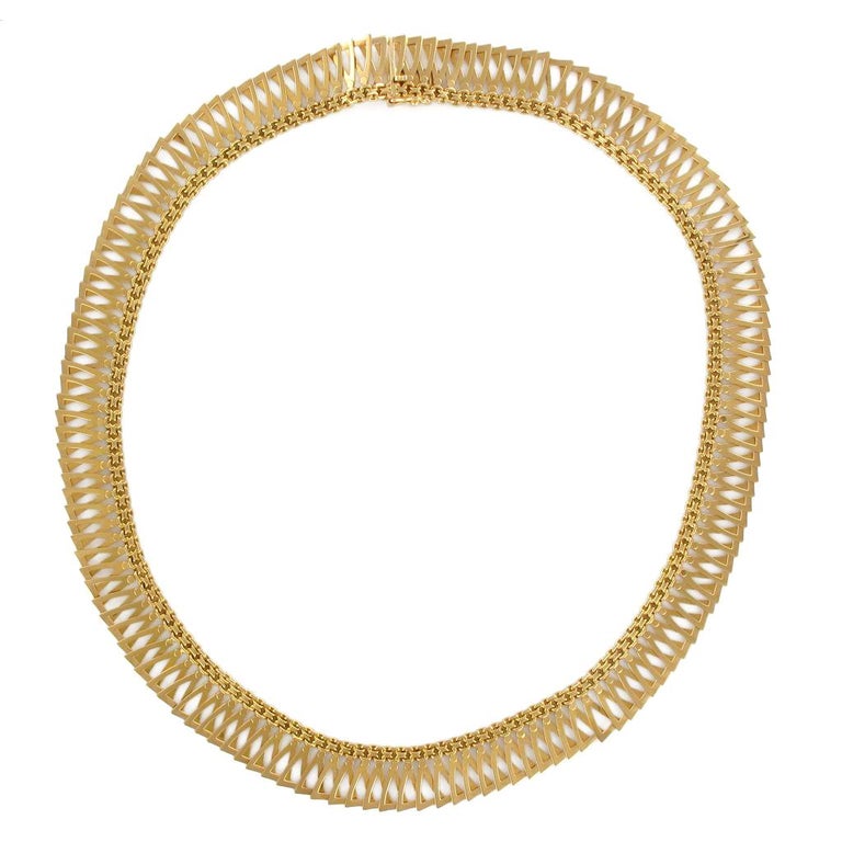 Gold Triangular Chain 1960s Yellow Gold Chain Featuring Triangular Designs at 1stDibs