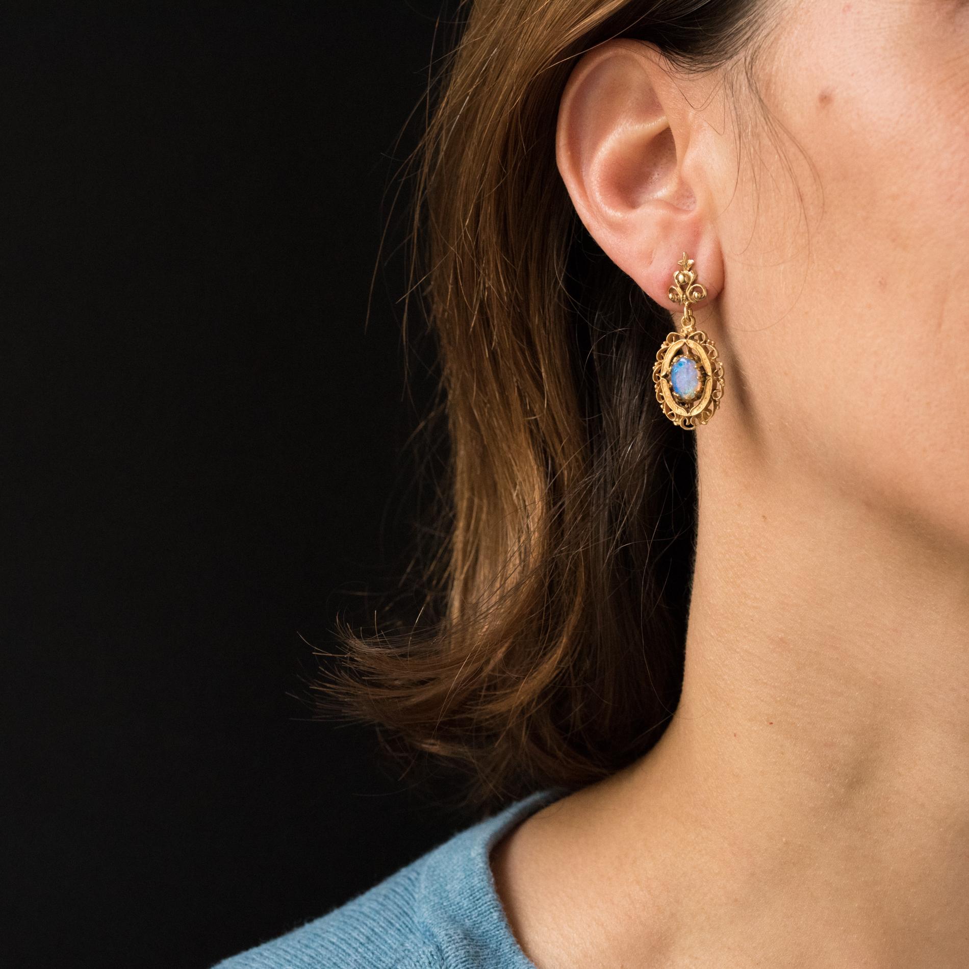 Women's 1960s Yellow Gold Opal Dangling Earrings