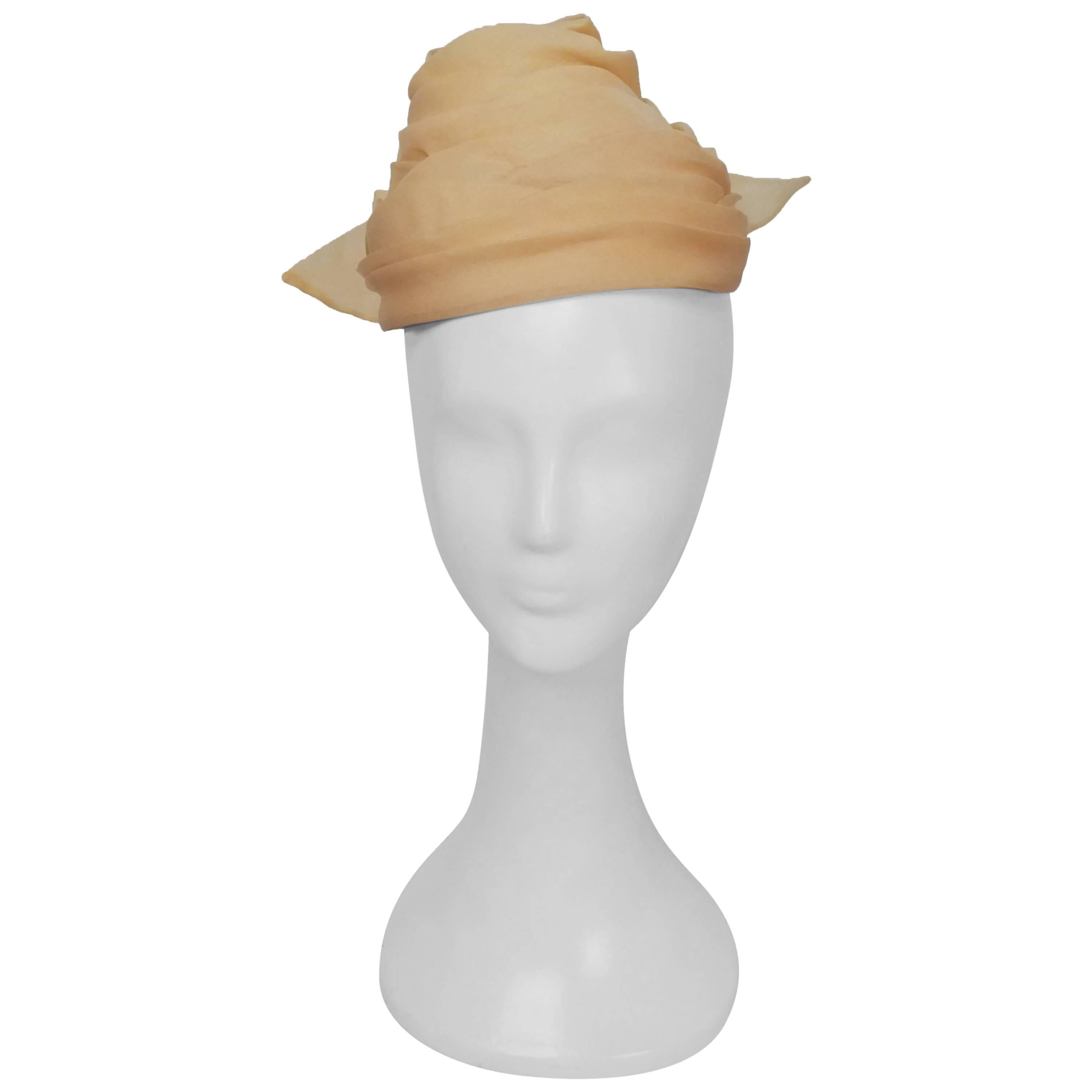 Sombrero turbante de organza amarillo años 60 en venta
