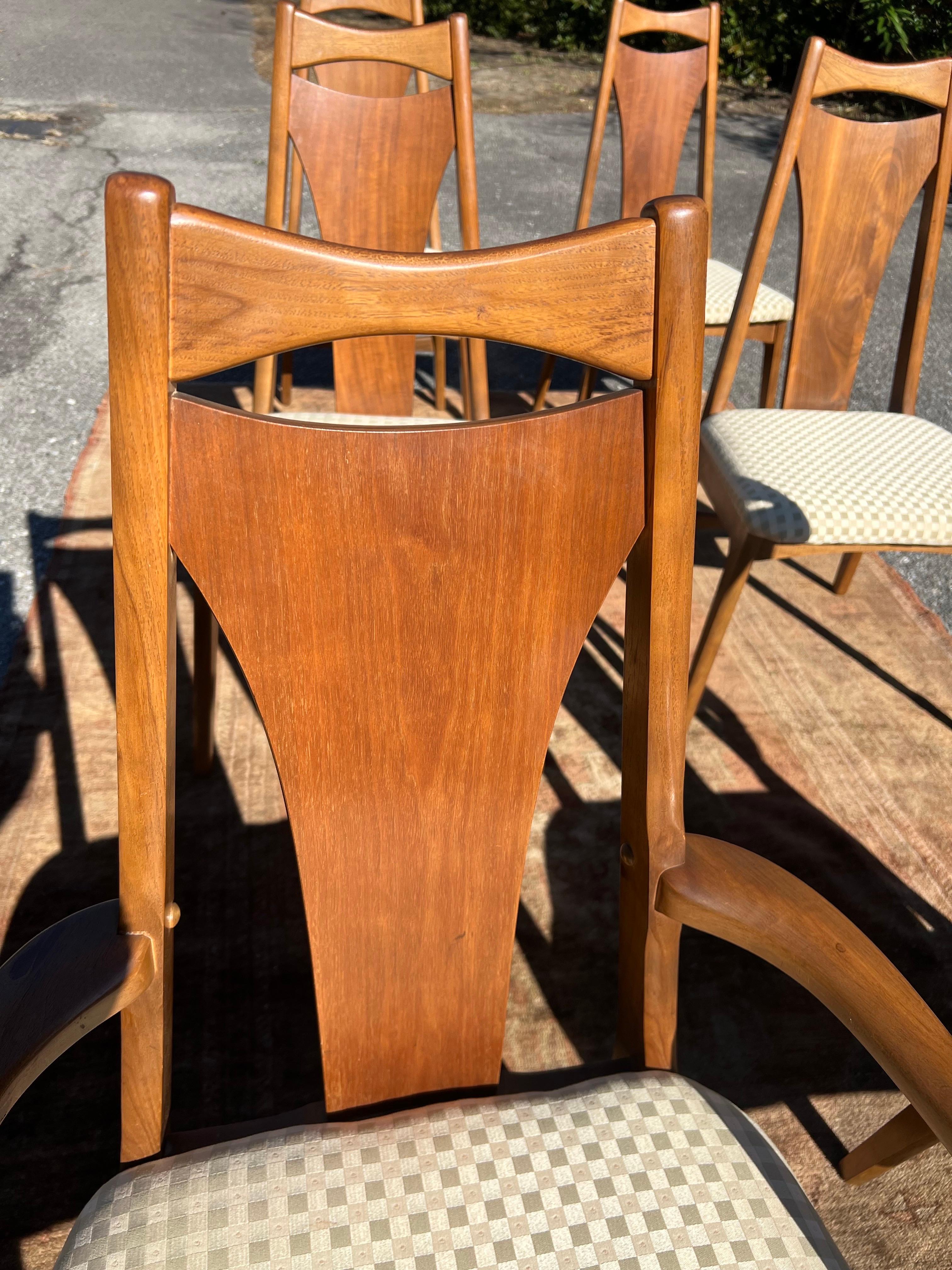 1960 Young Manufacturing Mid Century Walnut Dining Chairs - Set of 6 Bon état - En vente à Charleston, SC
