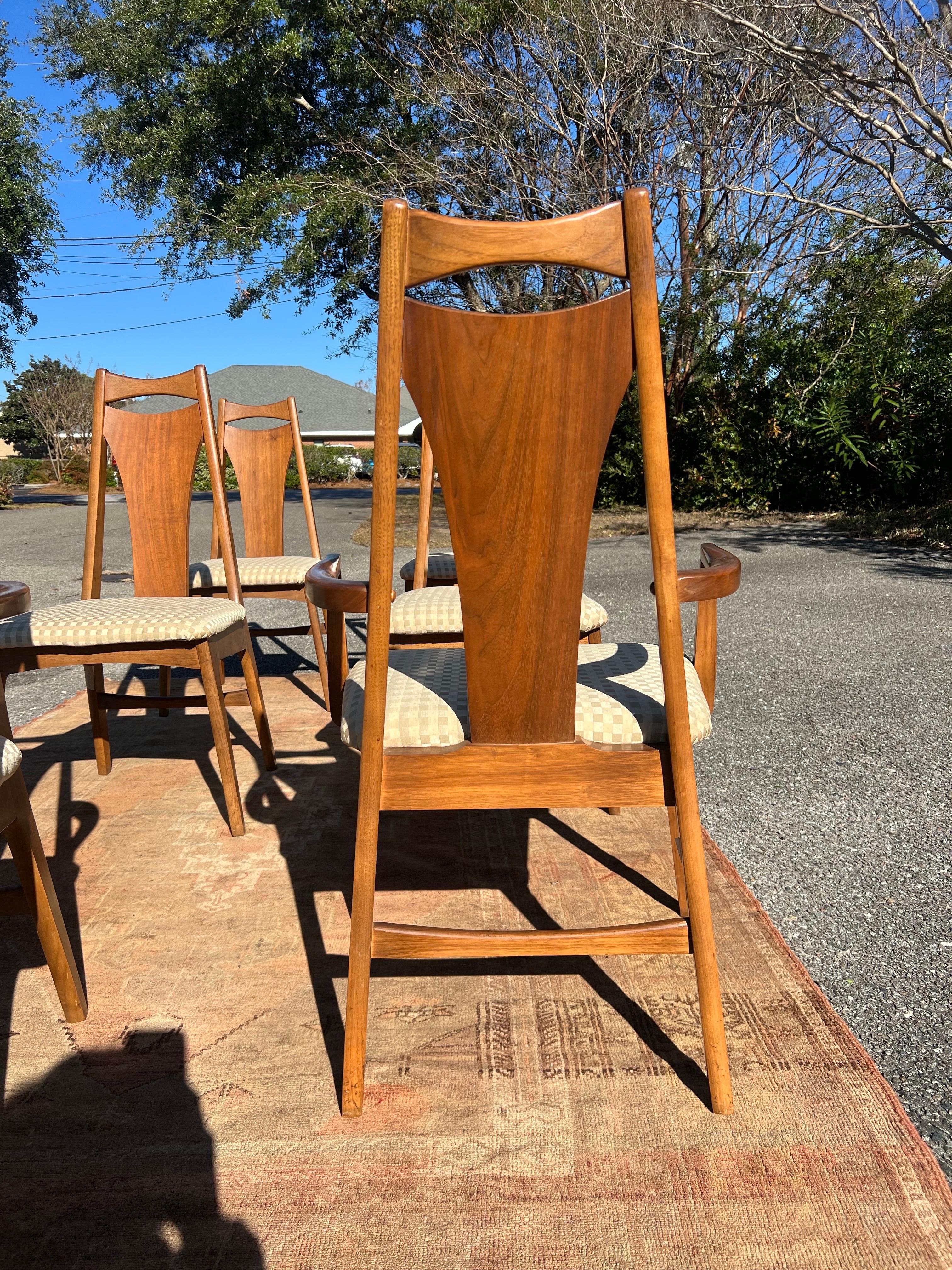 Tissu d'ameublement 1960 Young Manufacturing Mid Century Walnut Dining Chairs - Set of 6 en vente