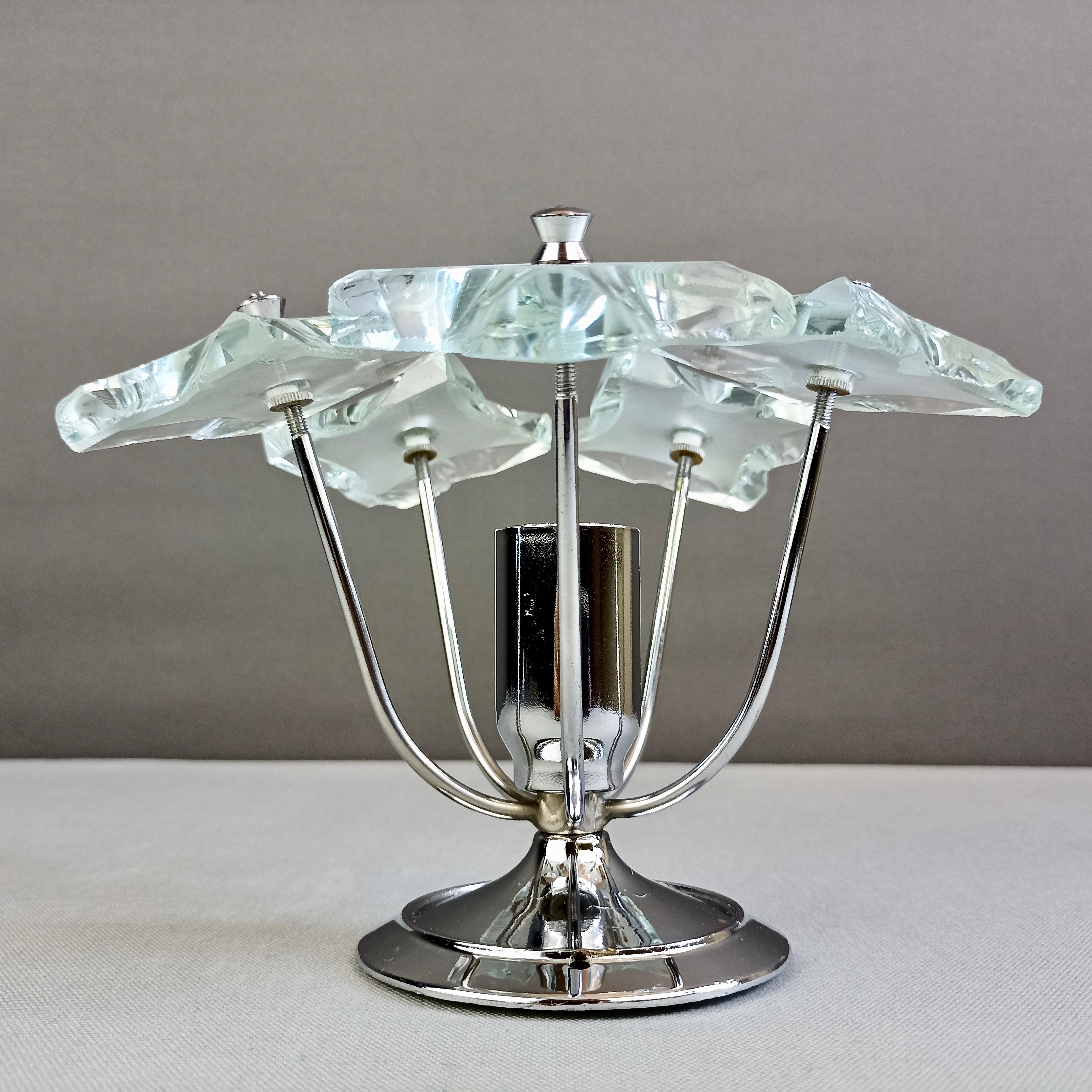 1960s Zero Quattro for Fontana Arte chiseled glass and chrome single wall lamp.  In Good Condition For Sale In Caprino Veronese, VR