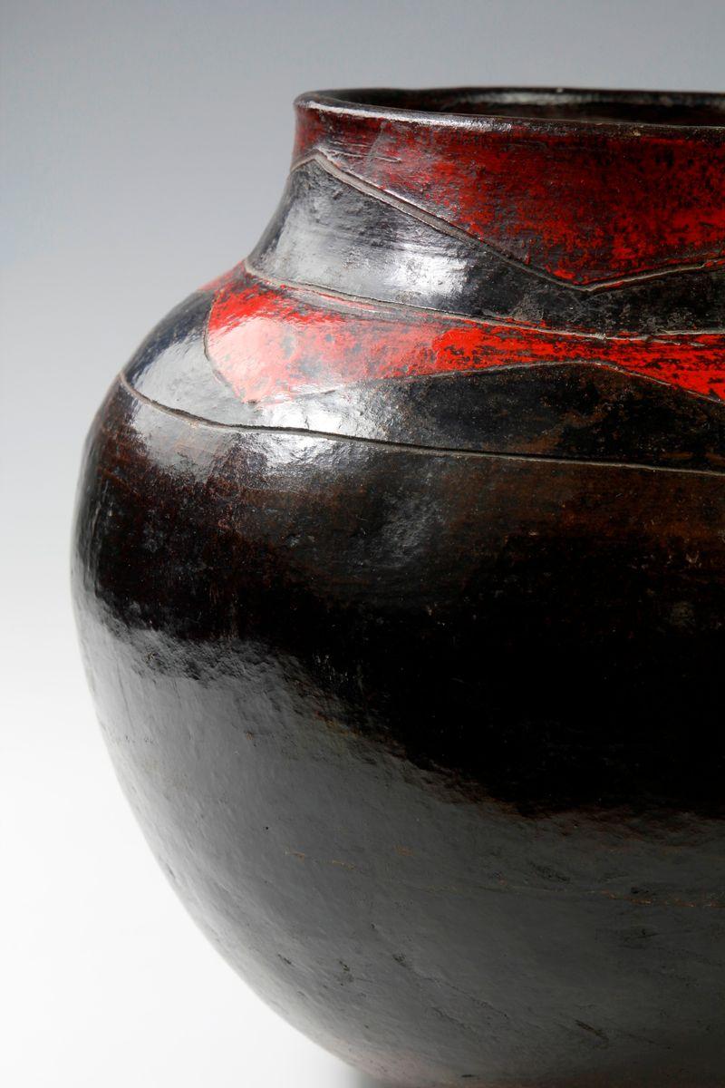 1960's Zulu Fired Earth Storage Pot, South Africa (Ex Romy Rey Collection) In Good Condition In London, GB