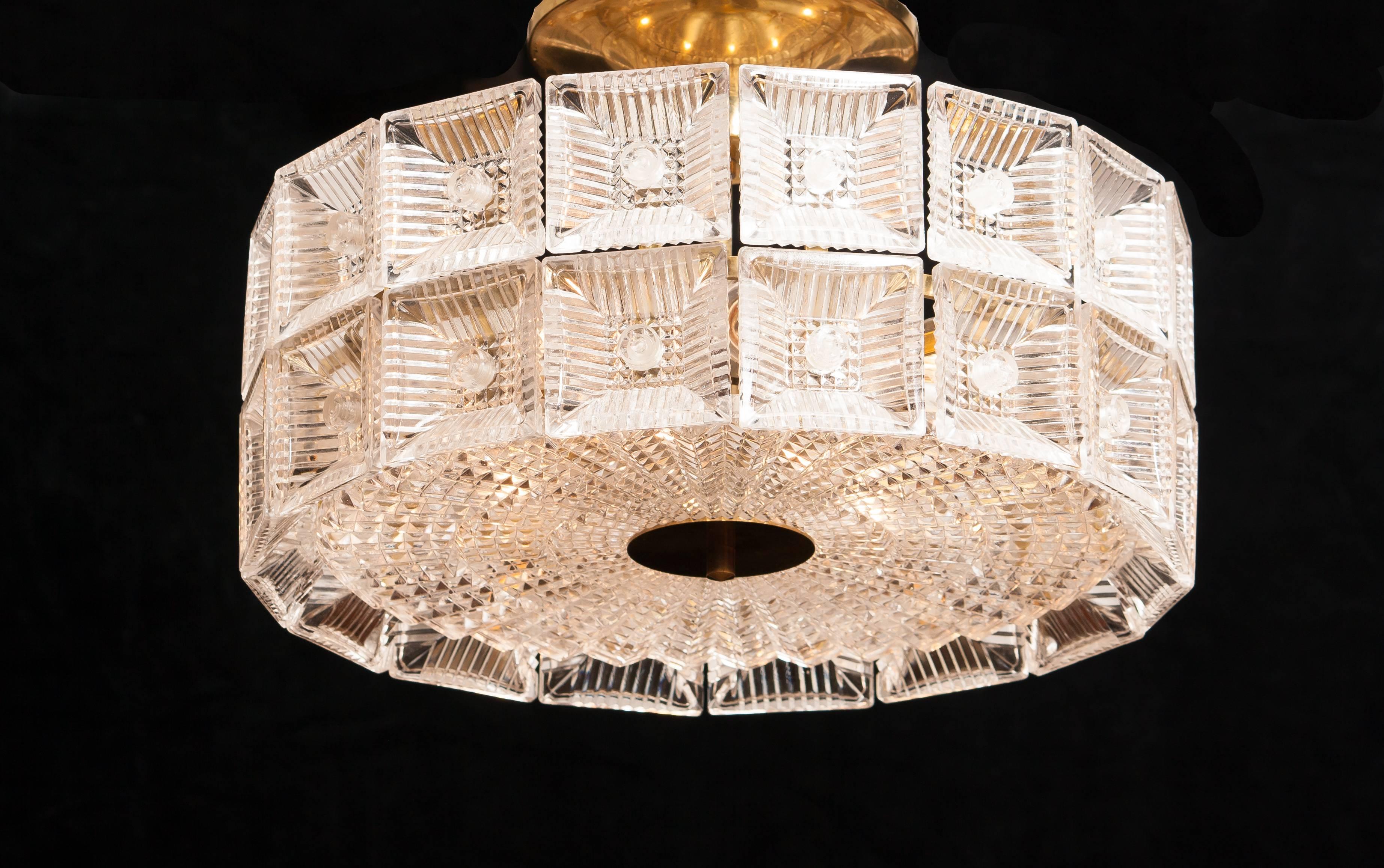 Magnificent ceiling light designed by Carl Fagerlund for Orrefors Sweden.
This lamp is made of beautiful brass and glass elements.
It is in a wonderful condition.
Period 1960s
Dimensions H 25 cm, ø 42 cm.