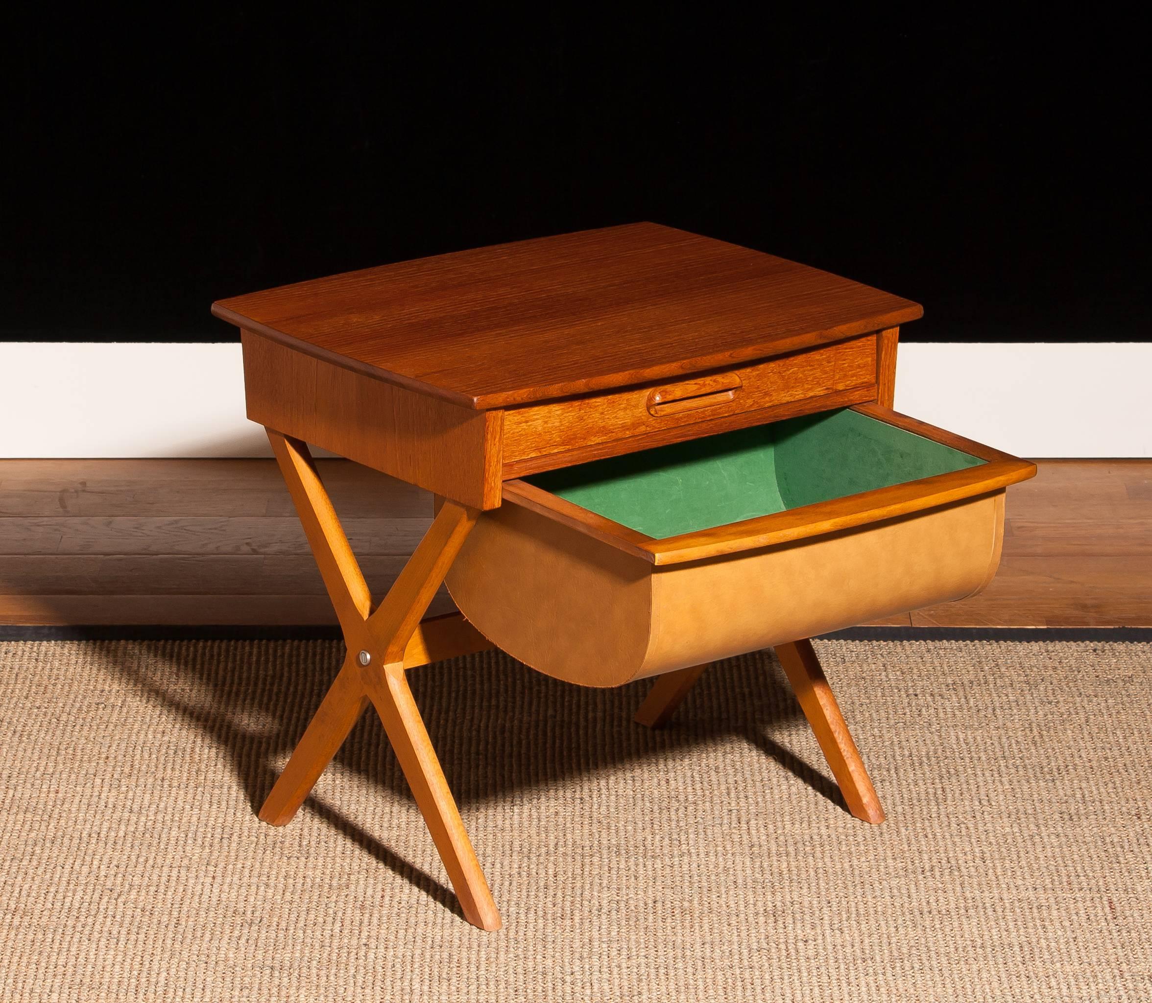 1960s, Teak Sewing, Side Table from Sweden In Excellent Condition In Silvolde, Gelderland