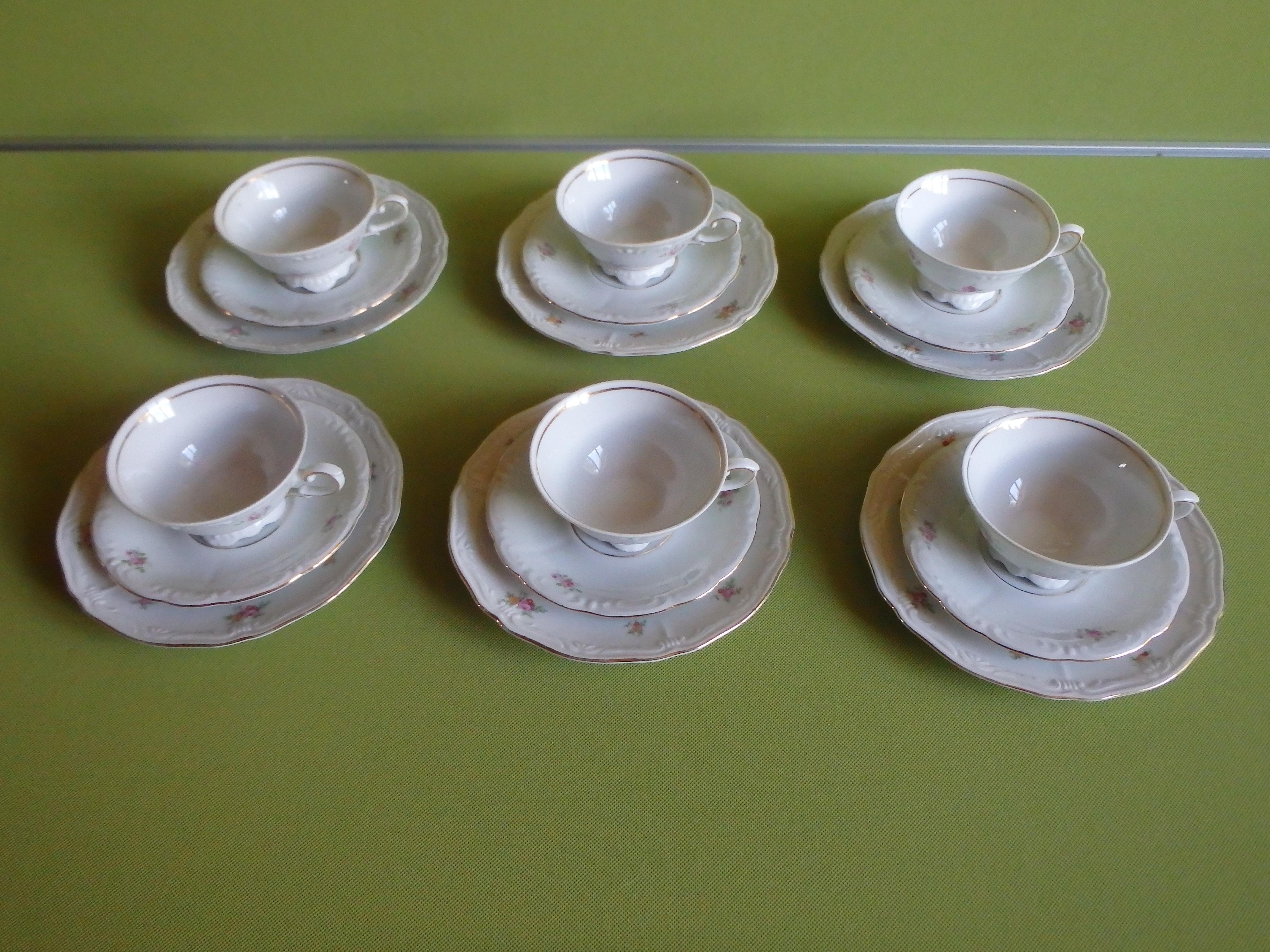 Set da tè BAVARIA anni '60 per 6 tazze e piatti e teiera con charme di fiori in vendita 4