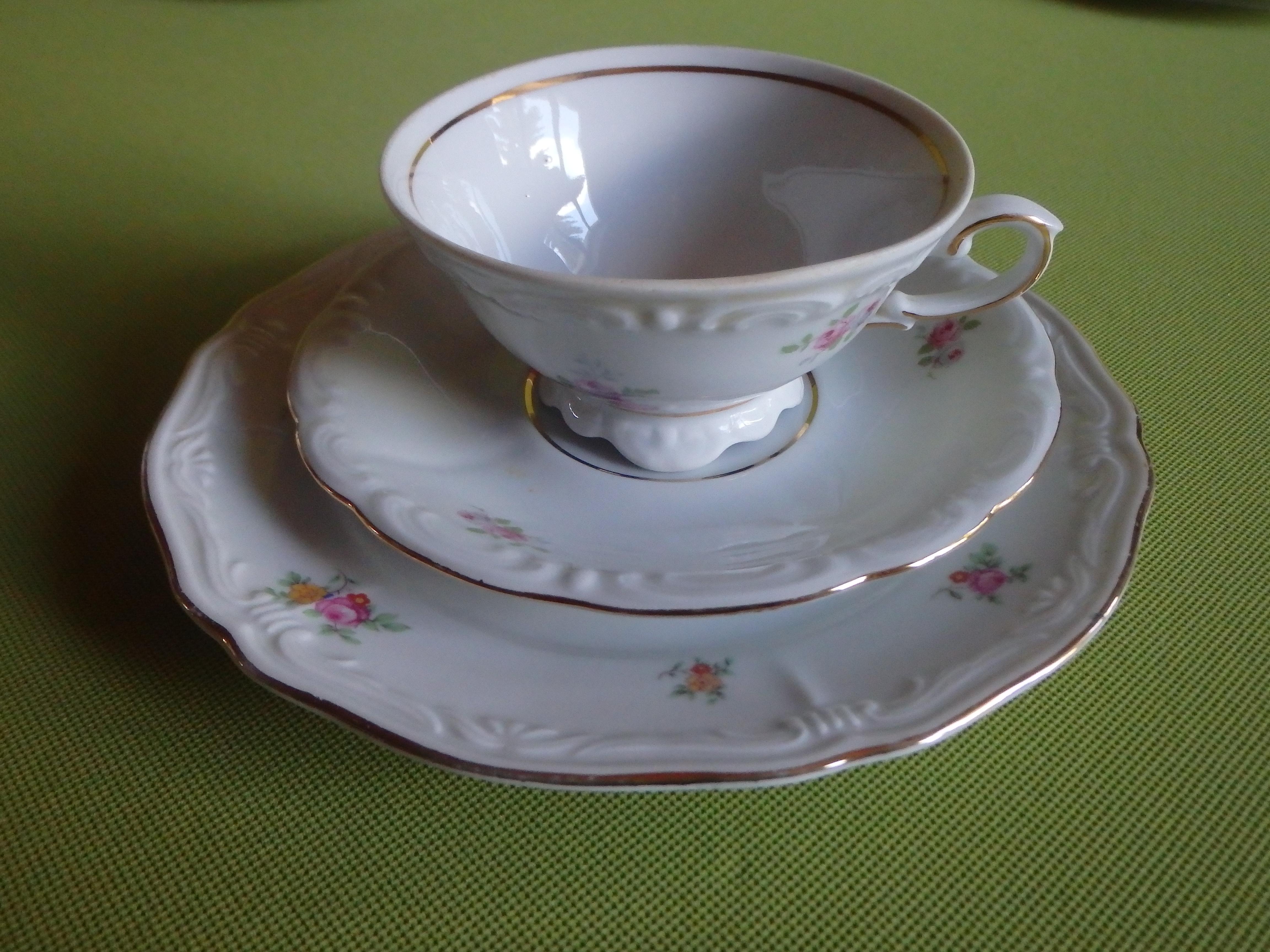 Set da tè BAVARIA anni '60 per 6 tazze e piatti e teiera con charme di fiori in vendita 5
