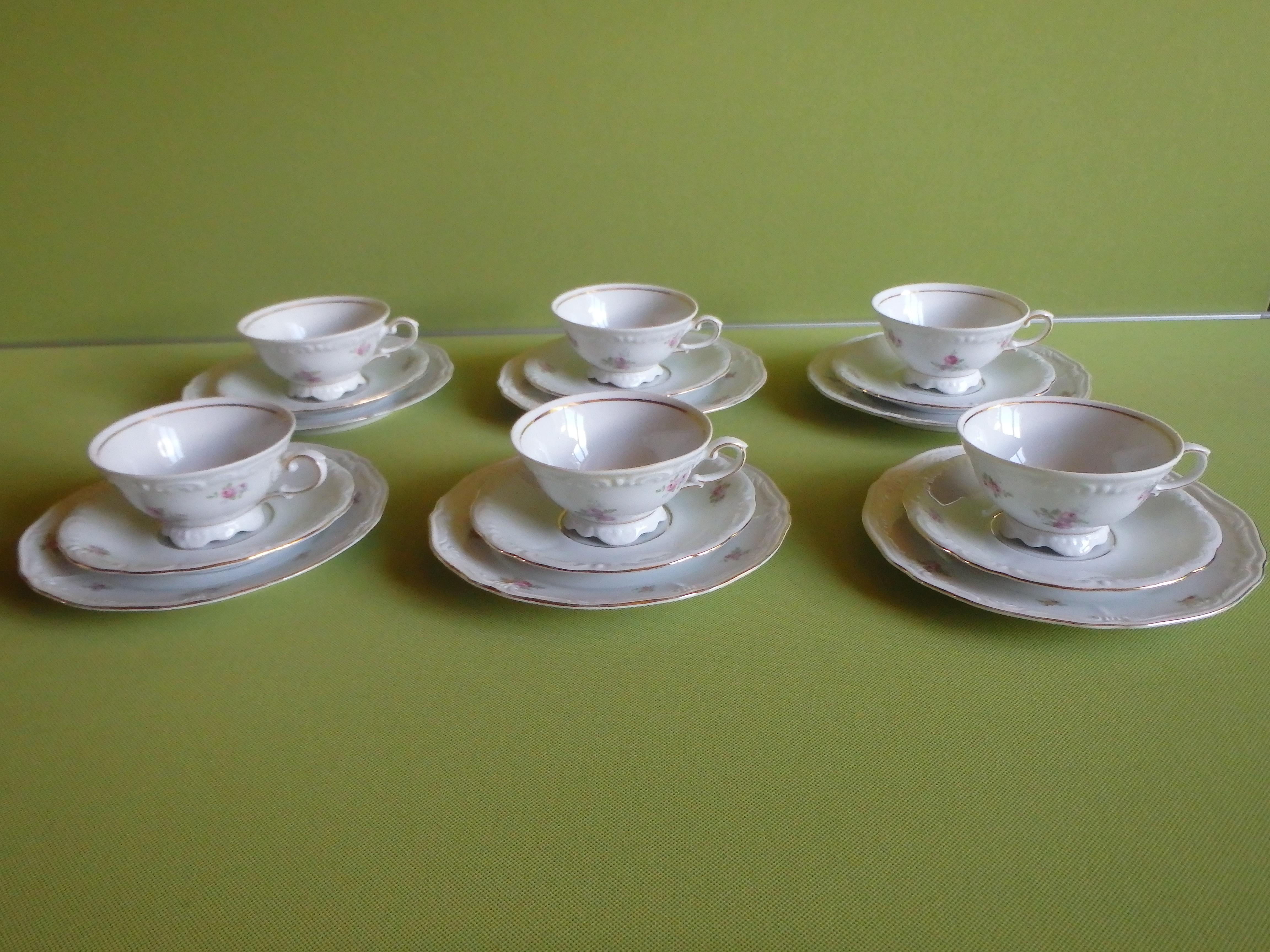 Set da tè BAVARIA anni '60 per 6 tazze e piatti e teiera con charme di fiori in vendita 6