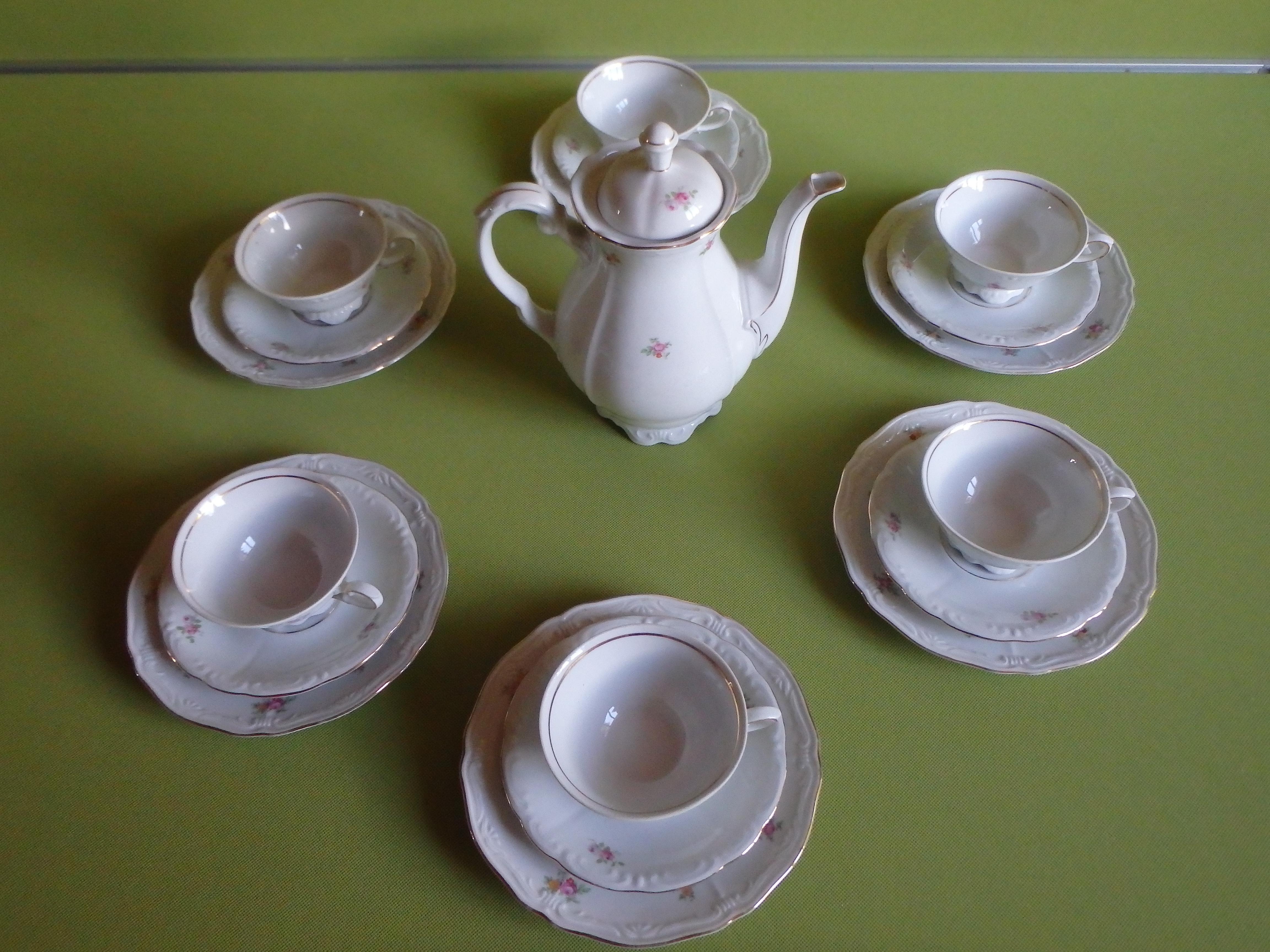 Set da tè BAVARIA anni '60 per 6 tazze e piatti e teiera con charme di fiori in vendita 7