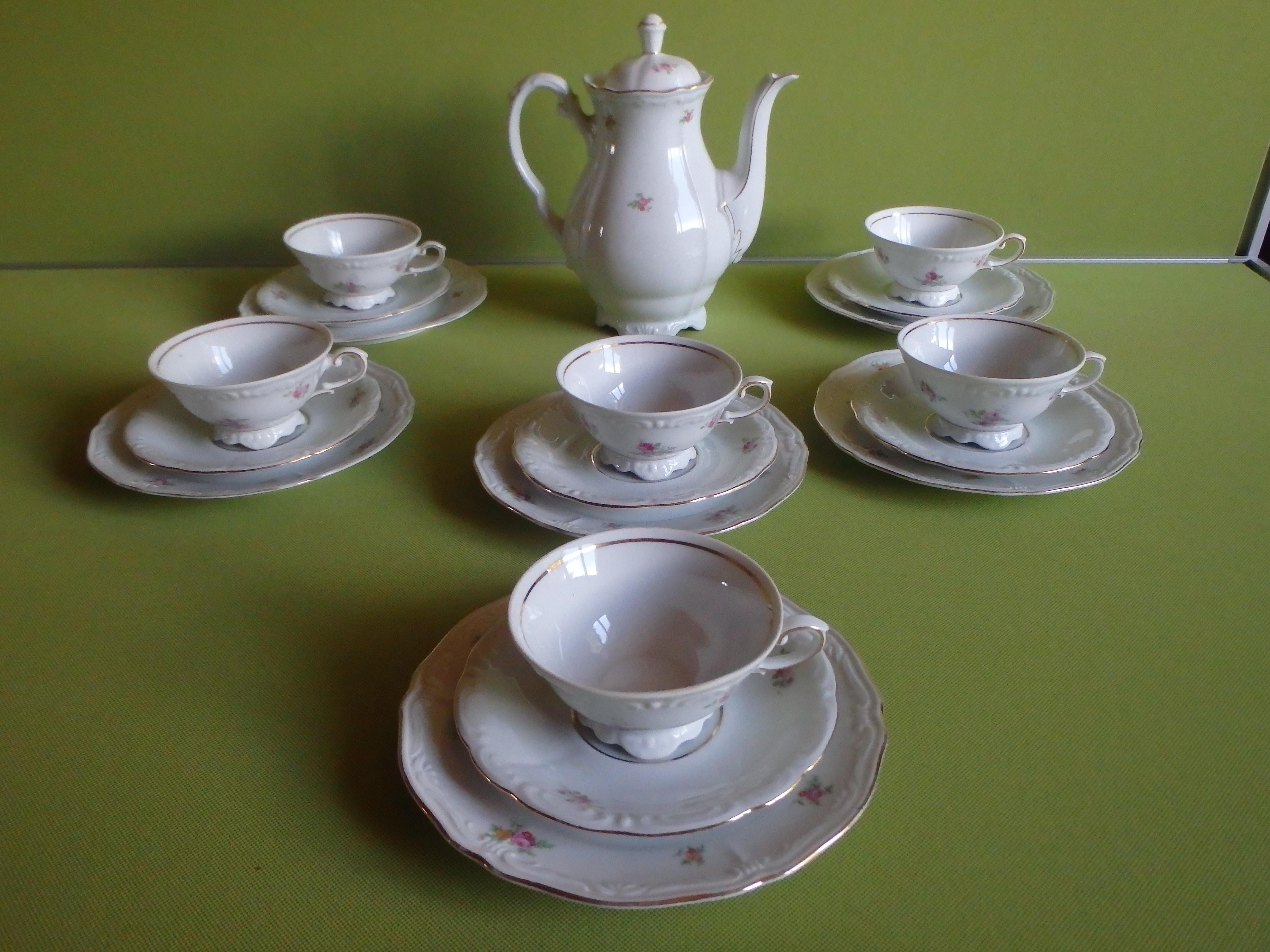Set da tè BAVARIA anni '60 per 6 tazze e piatti e teiera con charme di fiori in vendita 8