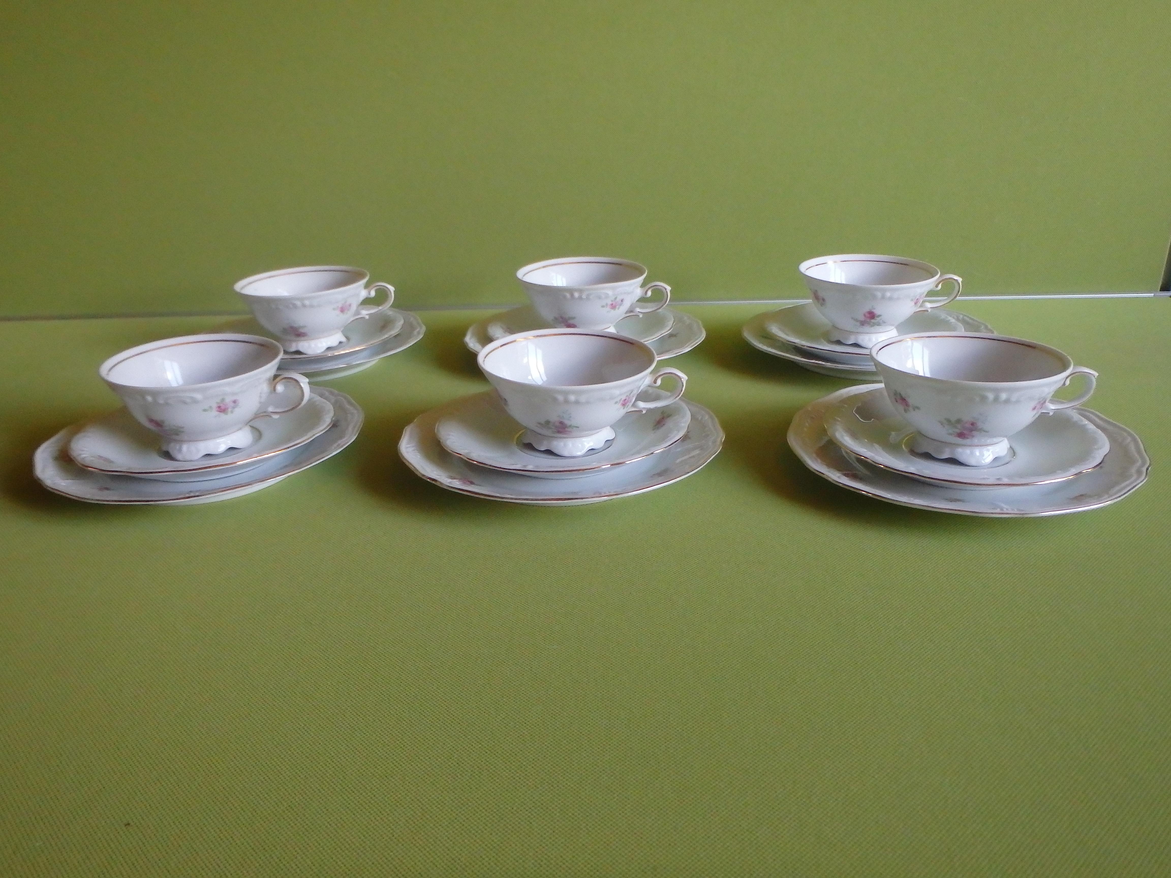 Set da tè BAVARIA anni '60 per 6 tazze e piatti e teiera con charme di fiori in vendita 9
