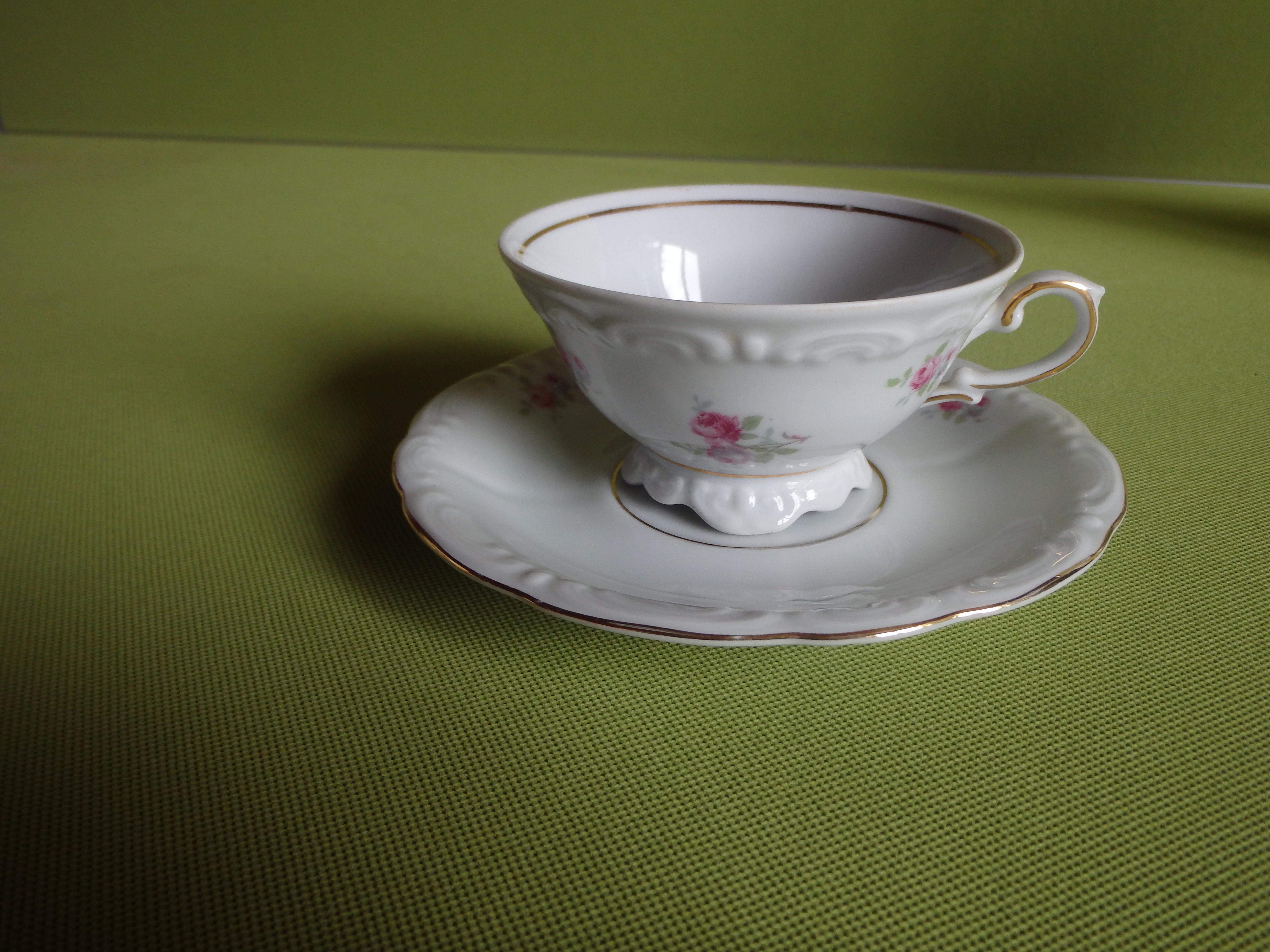 Set da tè BAVARIA anni '60 per 6 tazze e piatti e teiera con charme di fiori In condizioni buone in vendita a Schöfflisdorf, CH