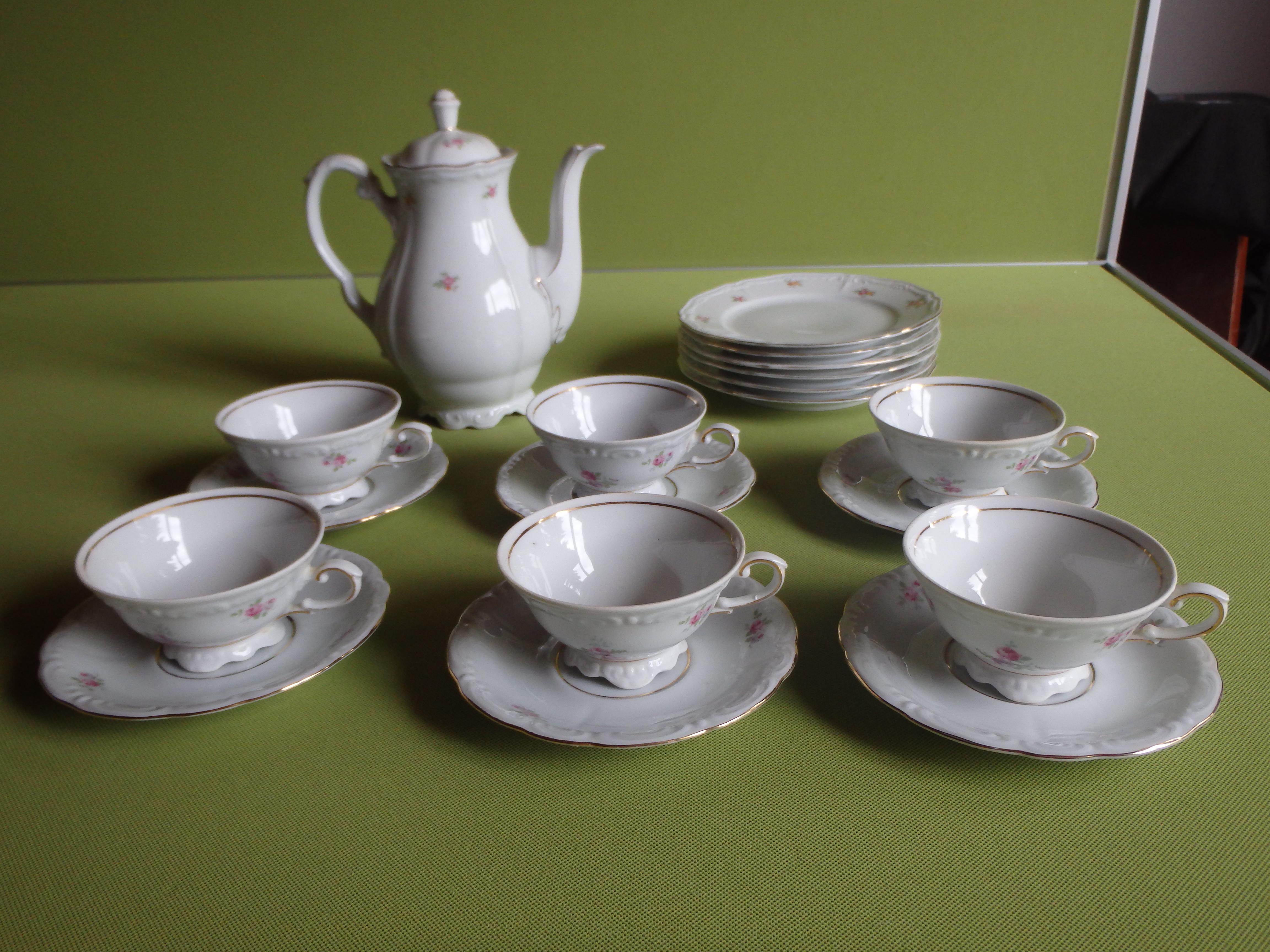 Porcellana Set da tè BAVARIA anni '60 per 6 tazze e piatti e teiera con charme di fiori in vendita