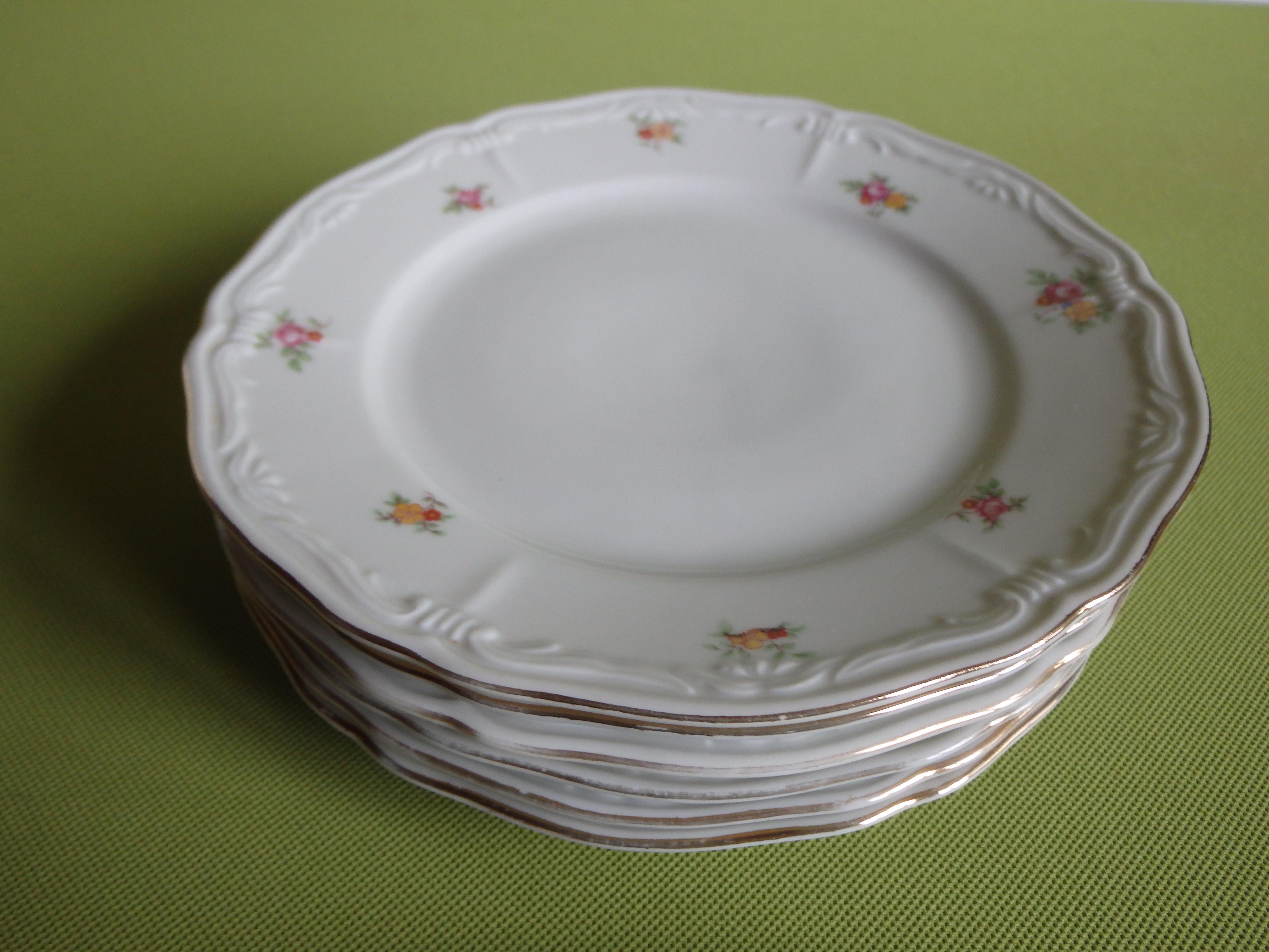 Set da tè BAVARIA anni '60 per 6 tazze e piatti e teiera con charme di fiori in vendita 1