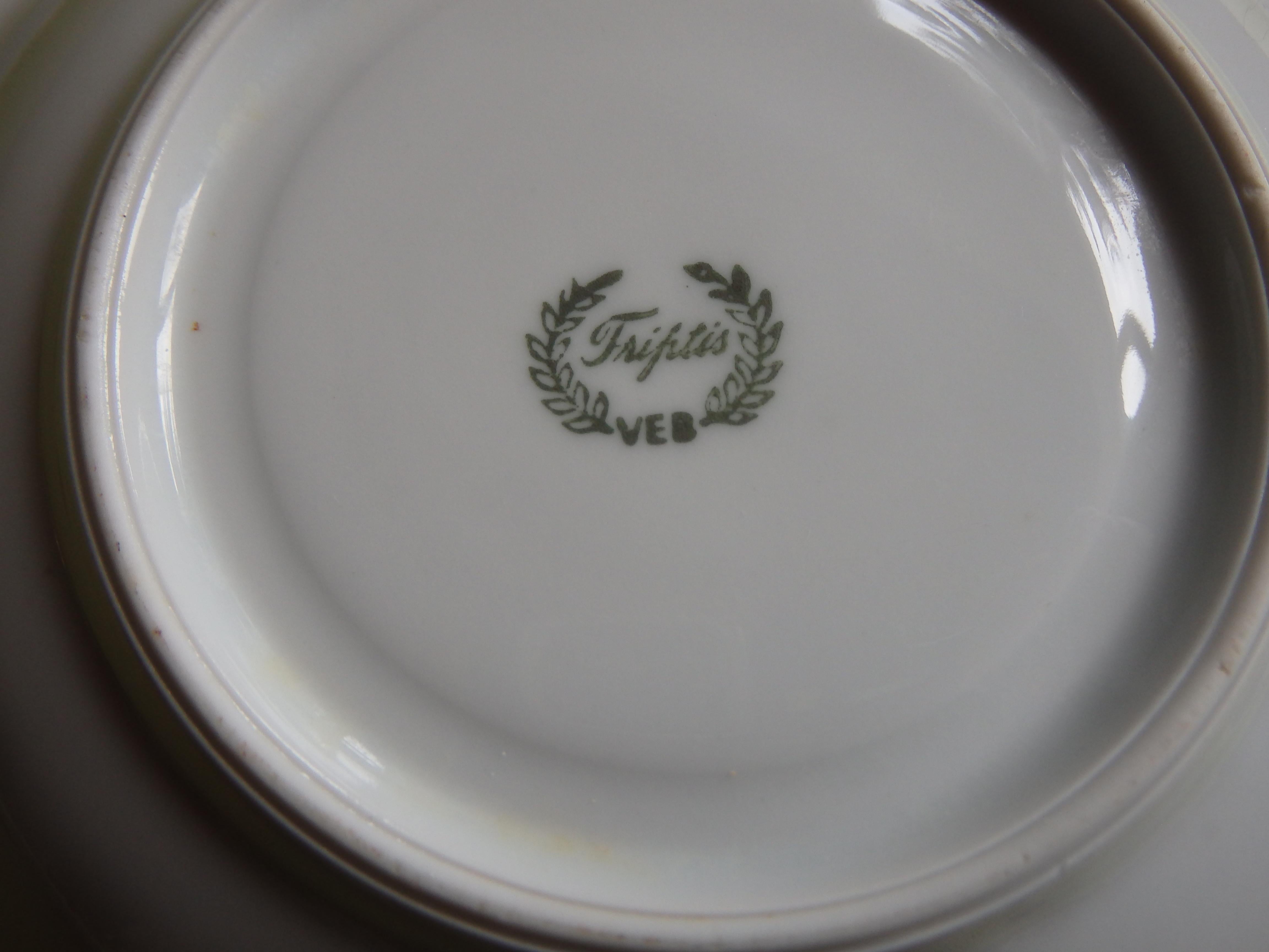 Set da tè BAVARIA anni '60 per 6 tazze e piatti e teiera con charme di fiori in vendita 2