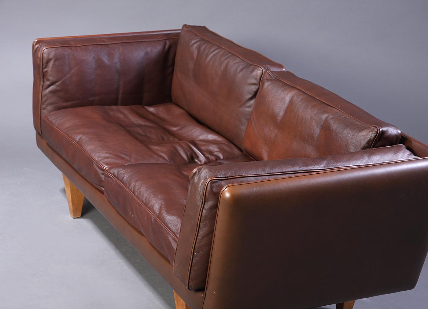 Scandinavian Modern 1960ties Illum Wikkelsoe V11, 2-Seat Sofa by Holger Christensen For Sale