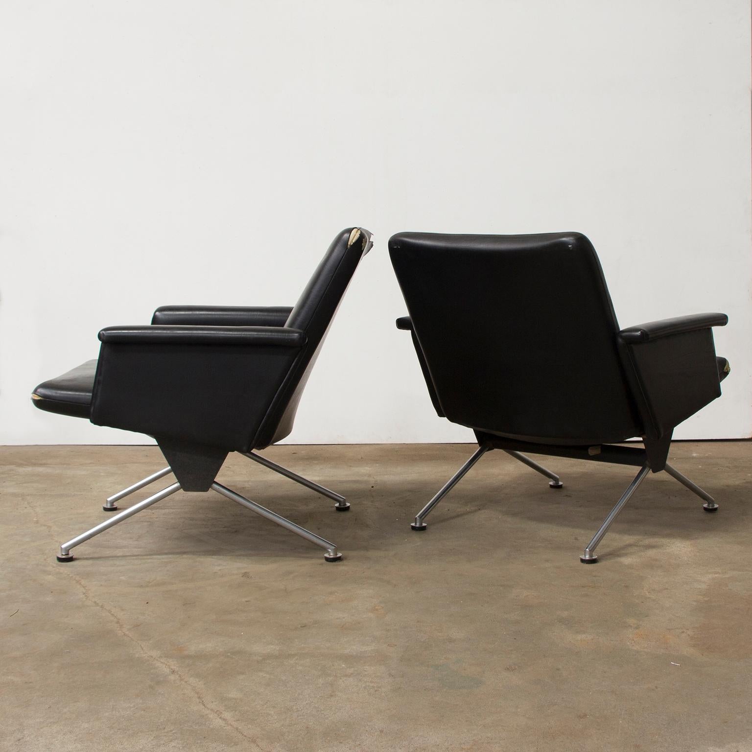 Industrial 1961, Andre Cordemeyer for Gispen, Set of Two Midcentury Dutch Easy Chairs 1432 For Sale