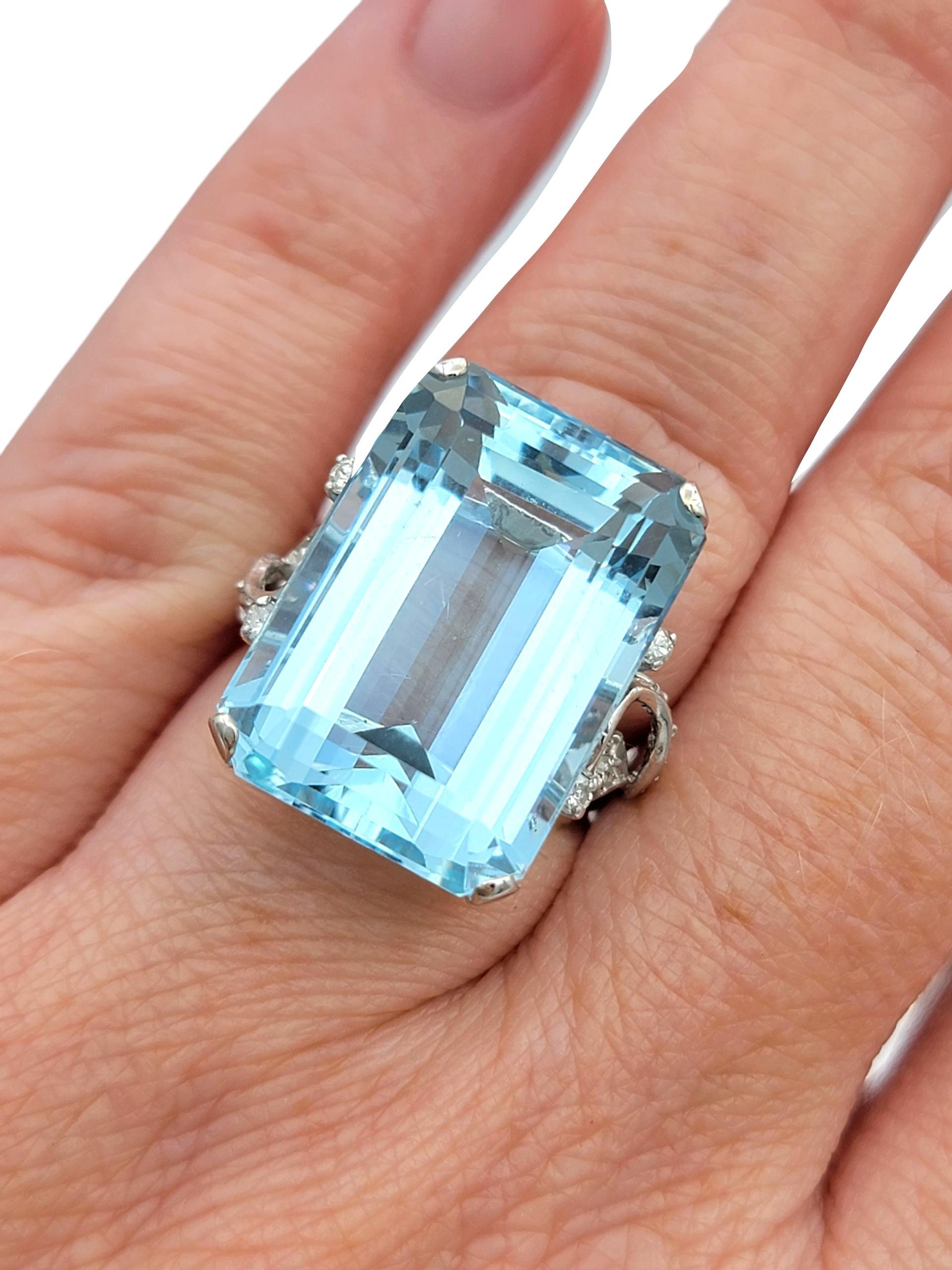 19.61 Carat Emerald Cut Aquamarine Cocktail Ring with Diamonds in Platinum For Sale 5