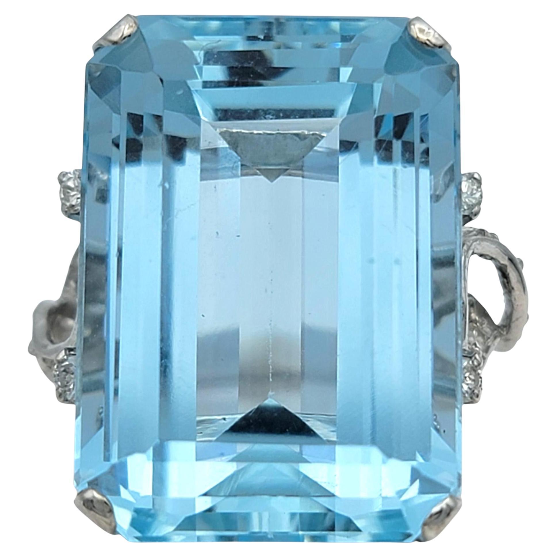 19,61 Karat Aquamarin-Cocktailring mit Smaragdschliff und Diamanten in Platin