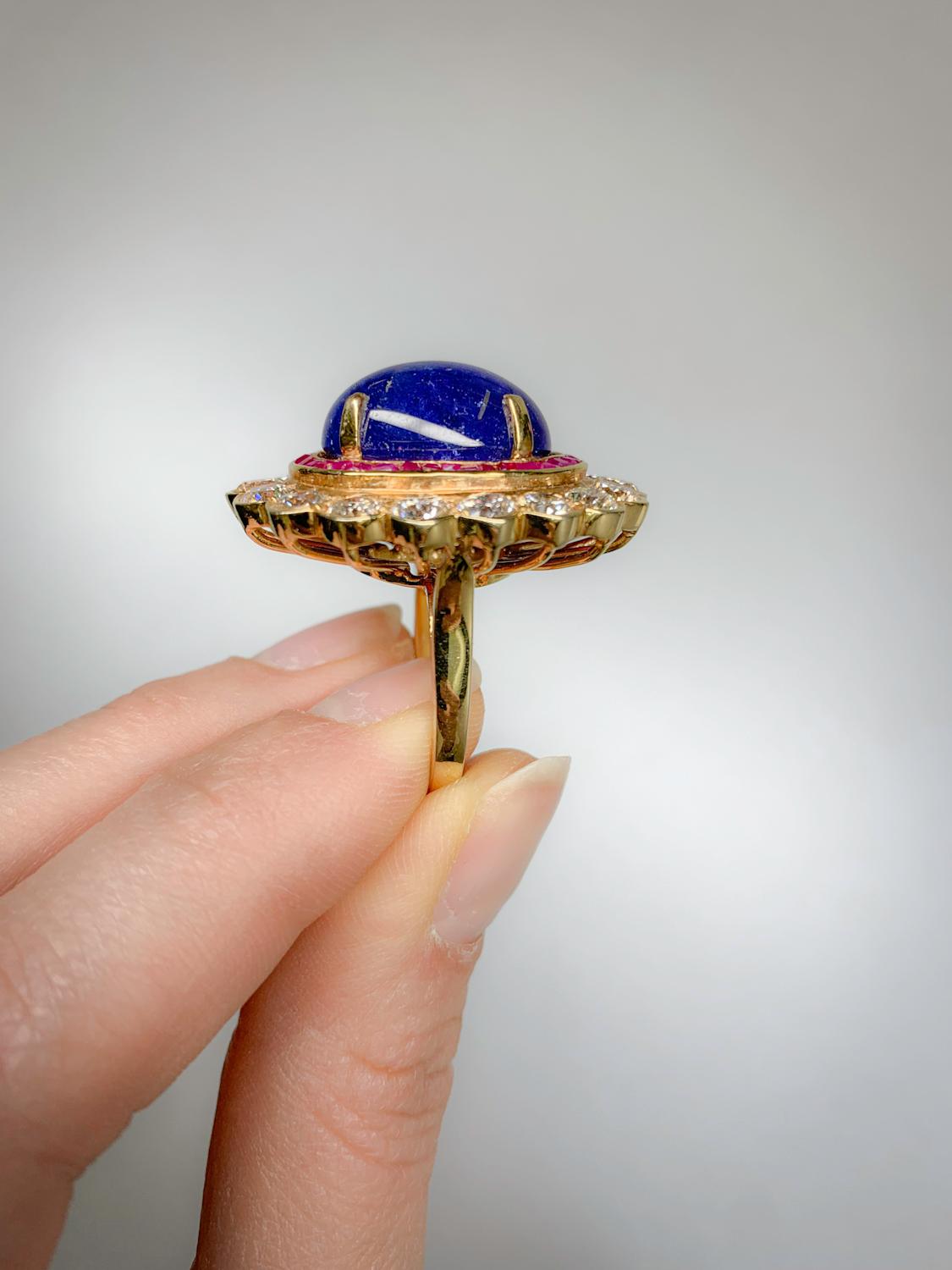 Cabochon 19.61 Carat Tanzanite with 1.41 Carat Ruby and 4.89 Carat Diamond 18K Gold Ring For Sale