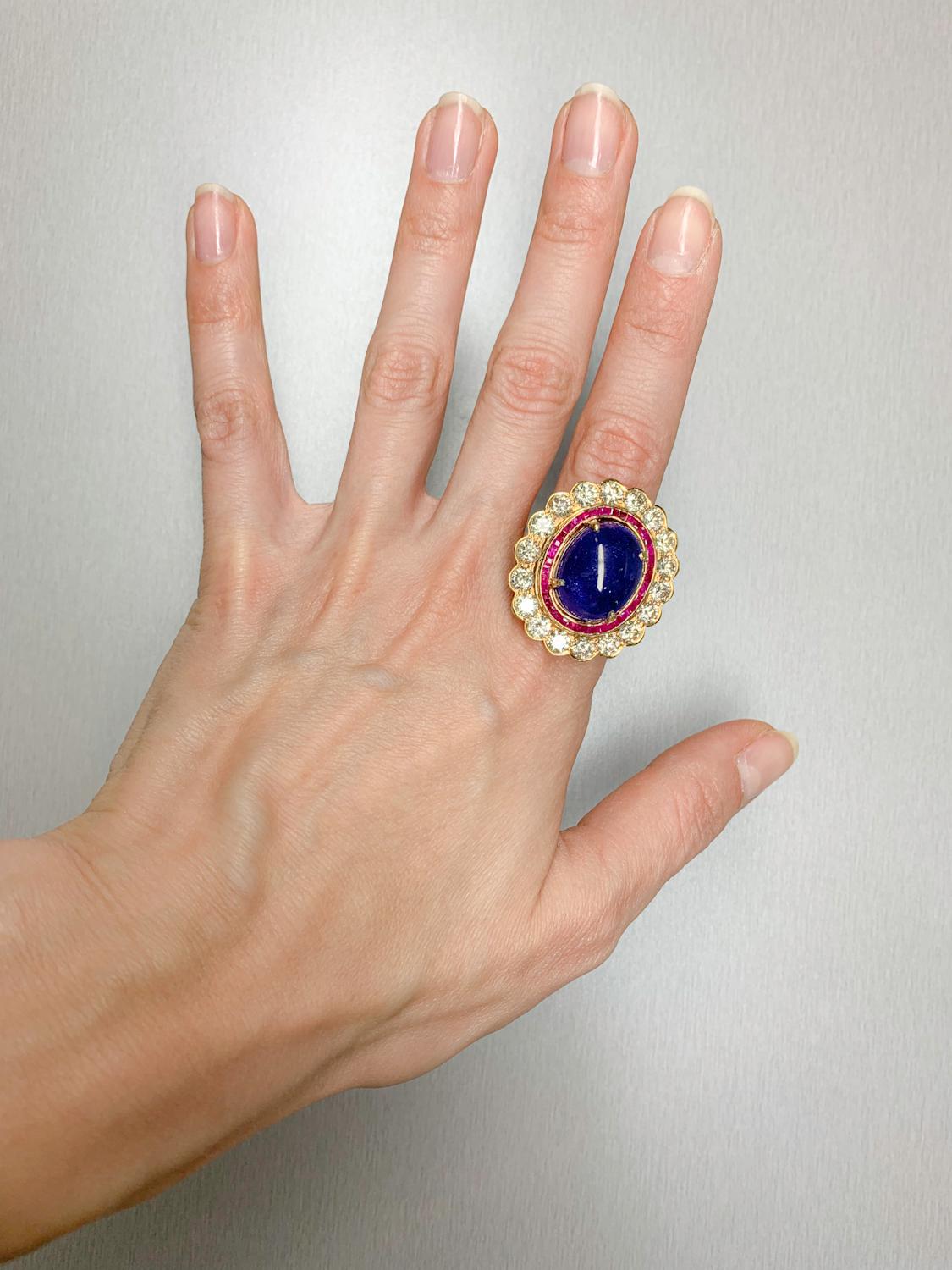 19.61 Carat Tanzanite with 1.41 Carat Ruby and 4.89 Carat Diamond 18K Gold Ring In Good Condition For Sale In New York, NY