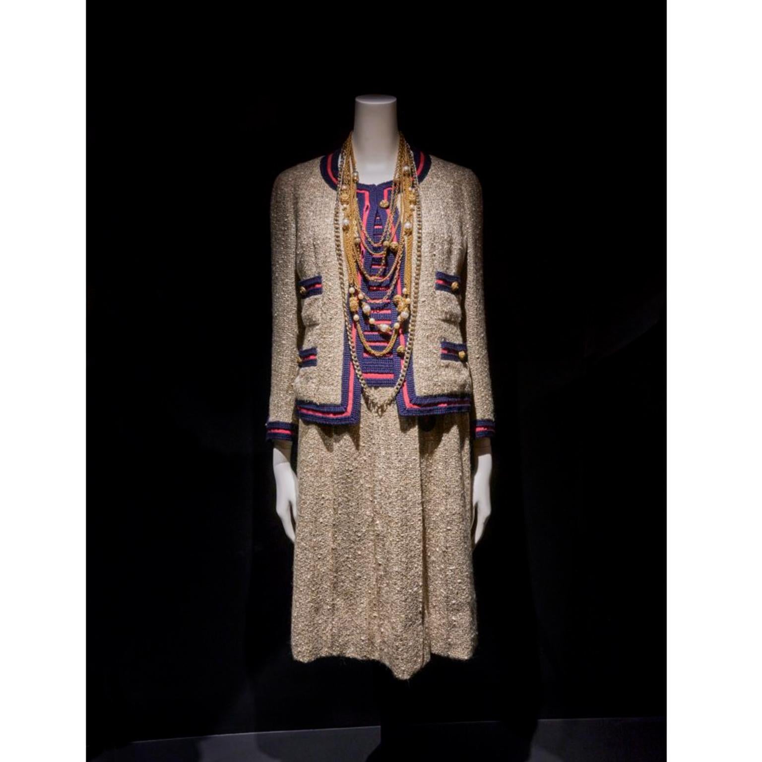 1961 Chanel Haute Couture Iconic Skirt Suit For Sale 7