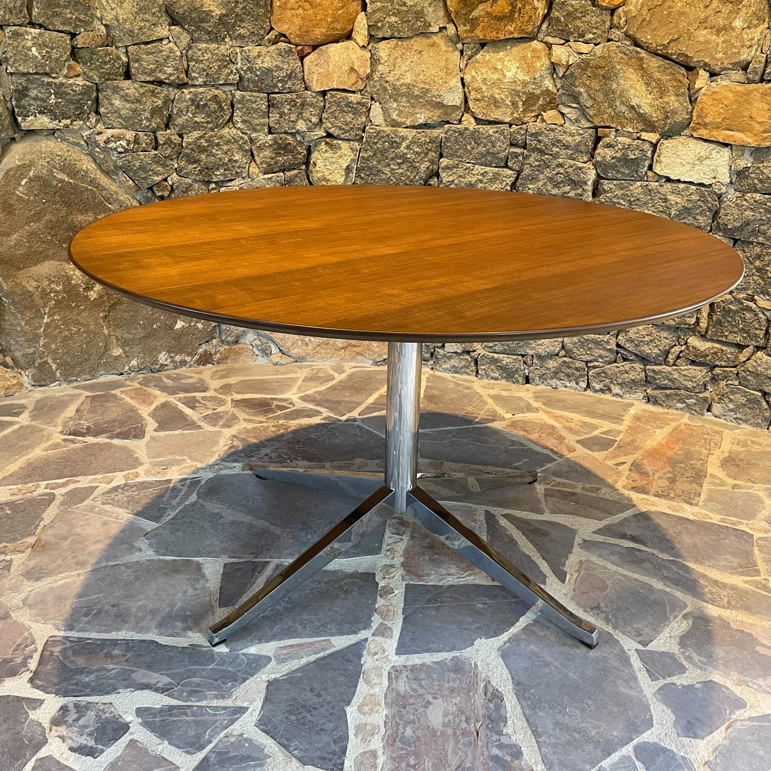 Mid-Century Modern 1961 Classic Round Knoll Dining Table Star Chrome Base Restored and Ready